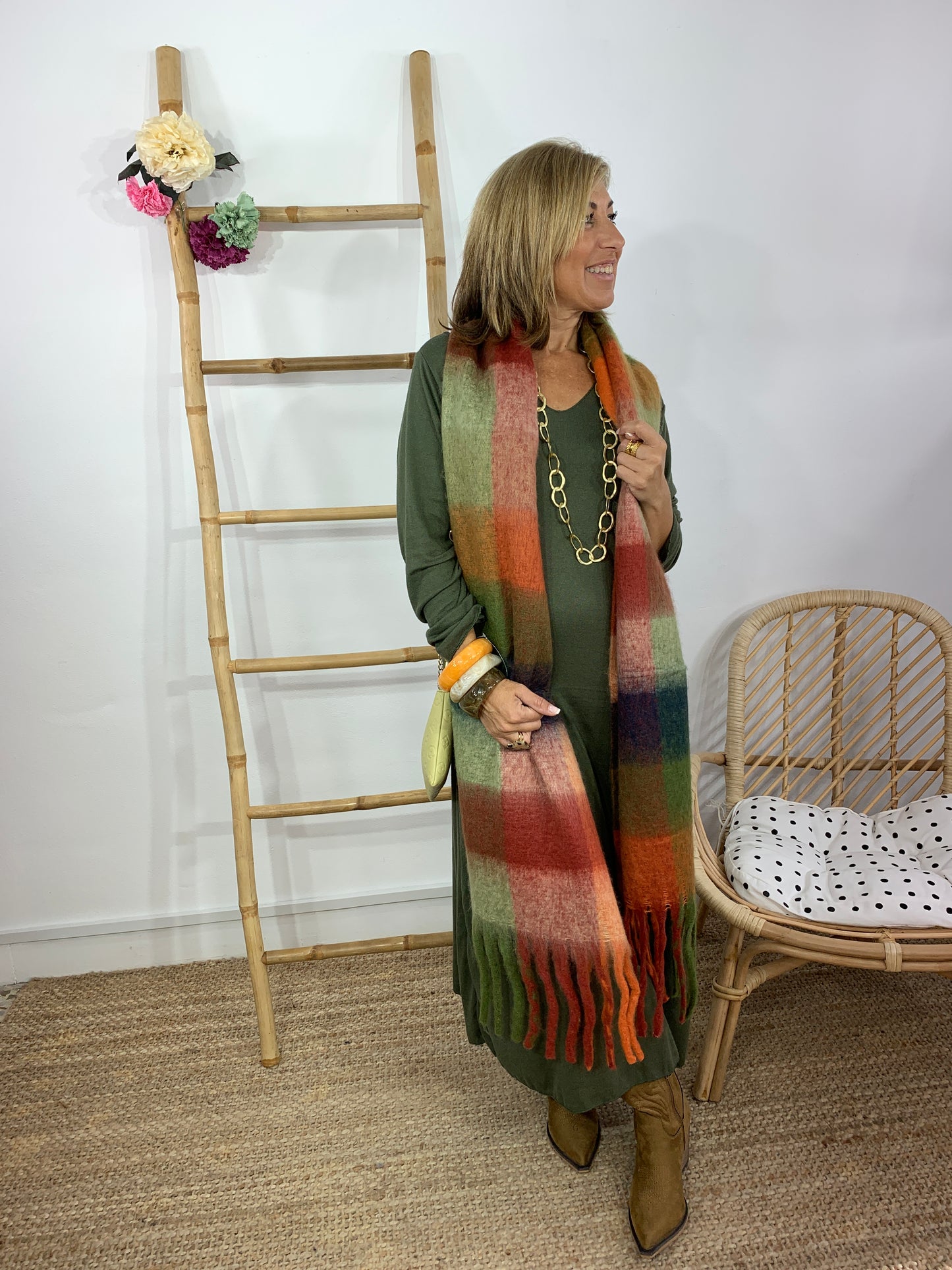 VESTIDO BÁSICO DE MALHA CURVADAS