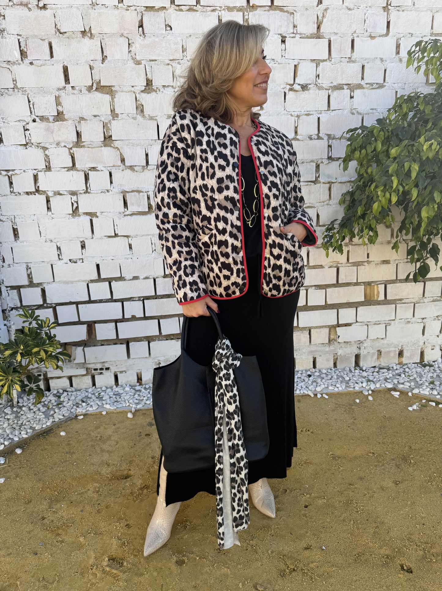 ABRIGO ACOLCHADO LEOPARDO MANGA LARGA