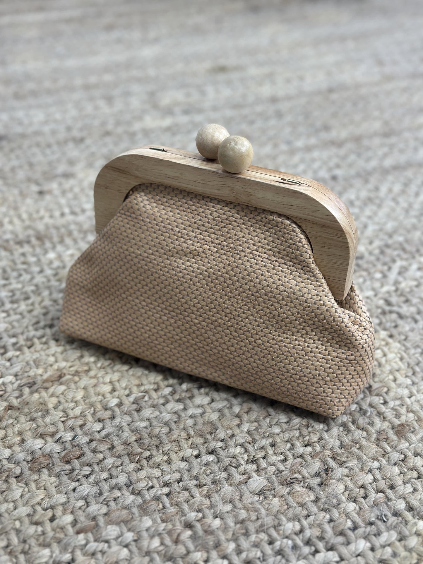 BOLSO RAFIA BOLA MADERA