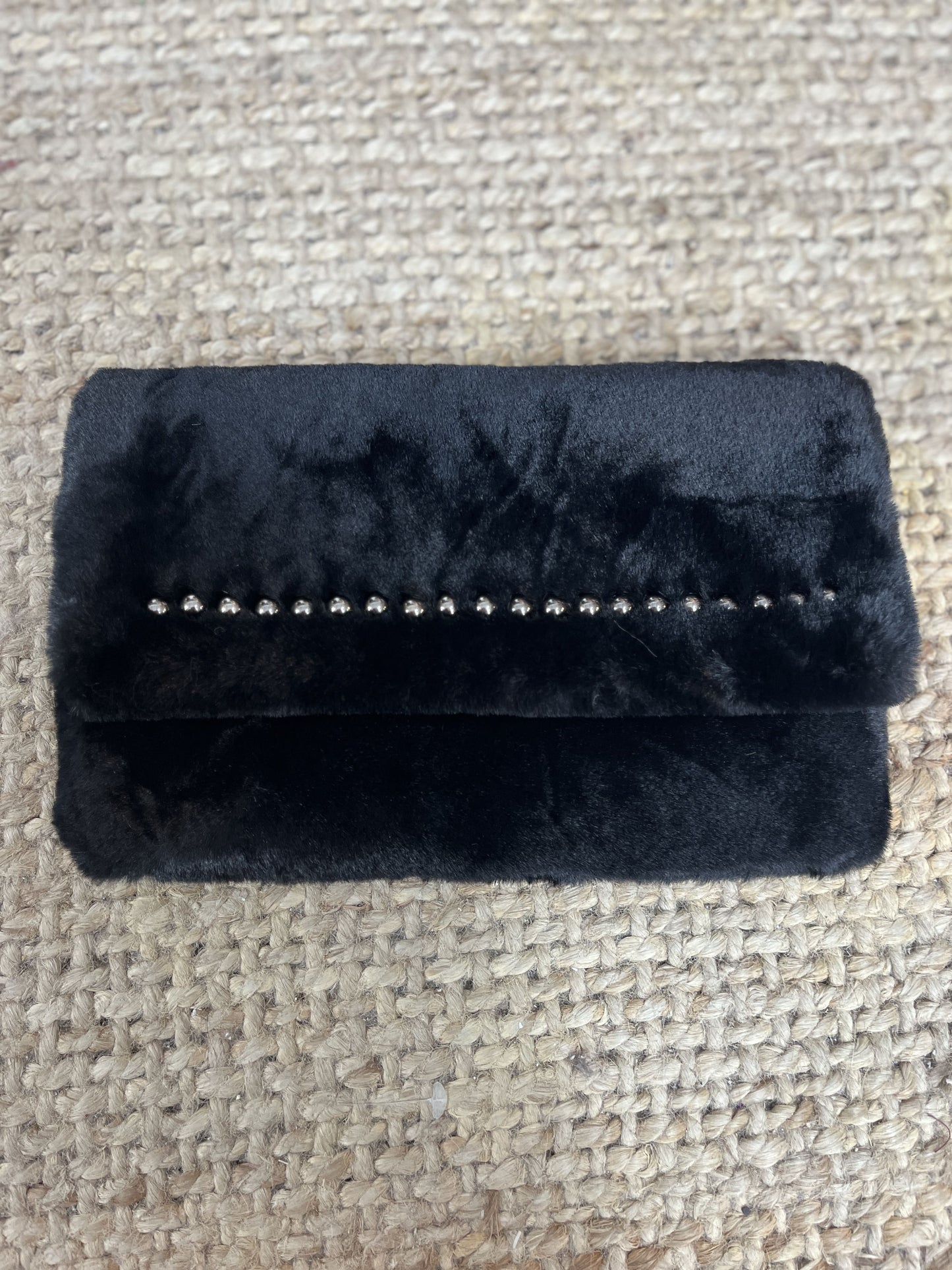 BOLSO PELO TACHUELAS