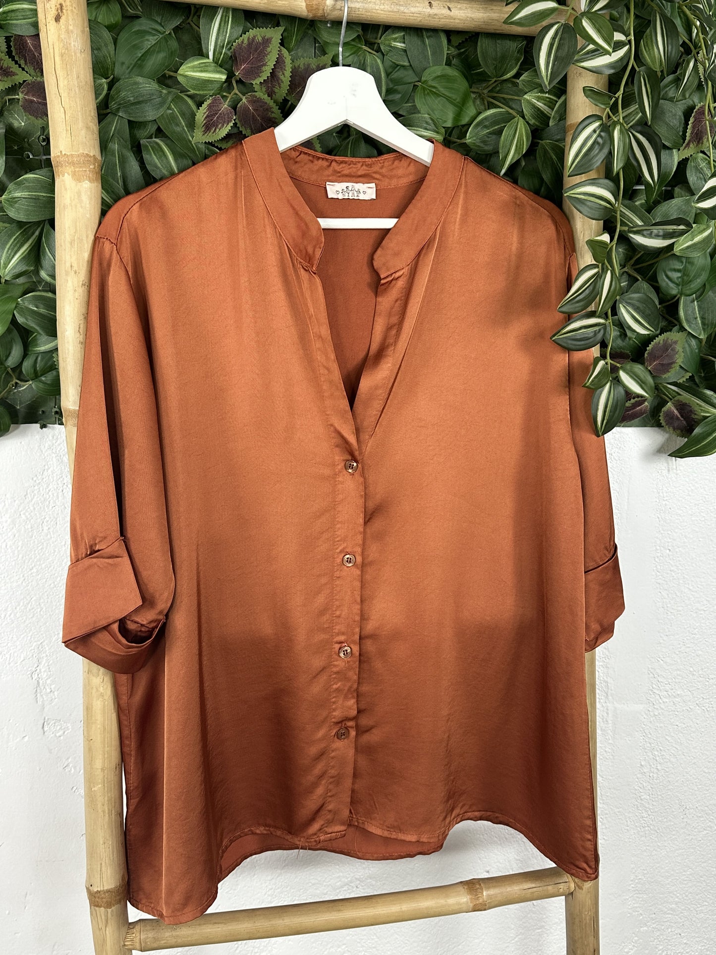 CAMISA SATINADA CUELLO MAO