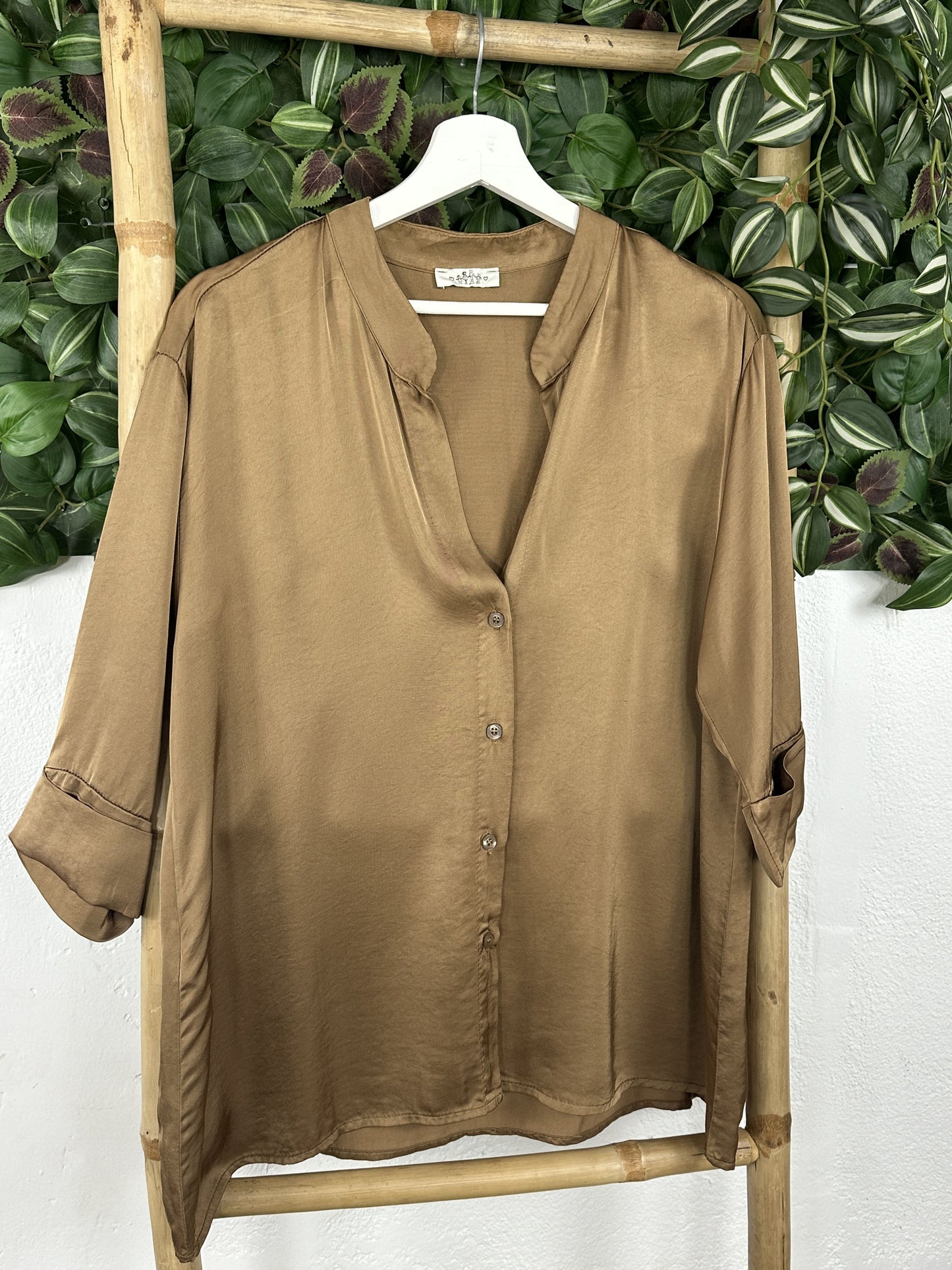 CAMISA SATINADA CUELLO MAO