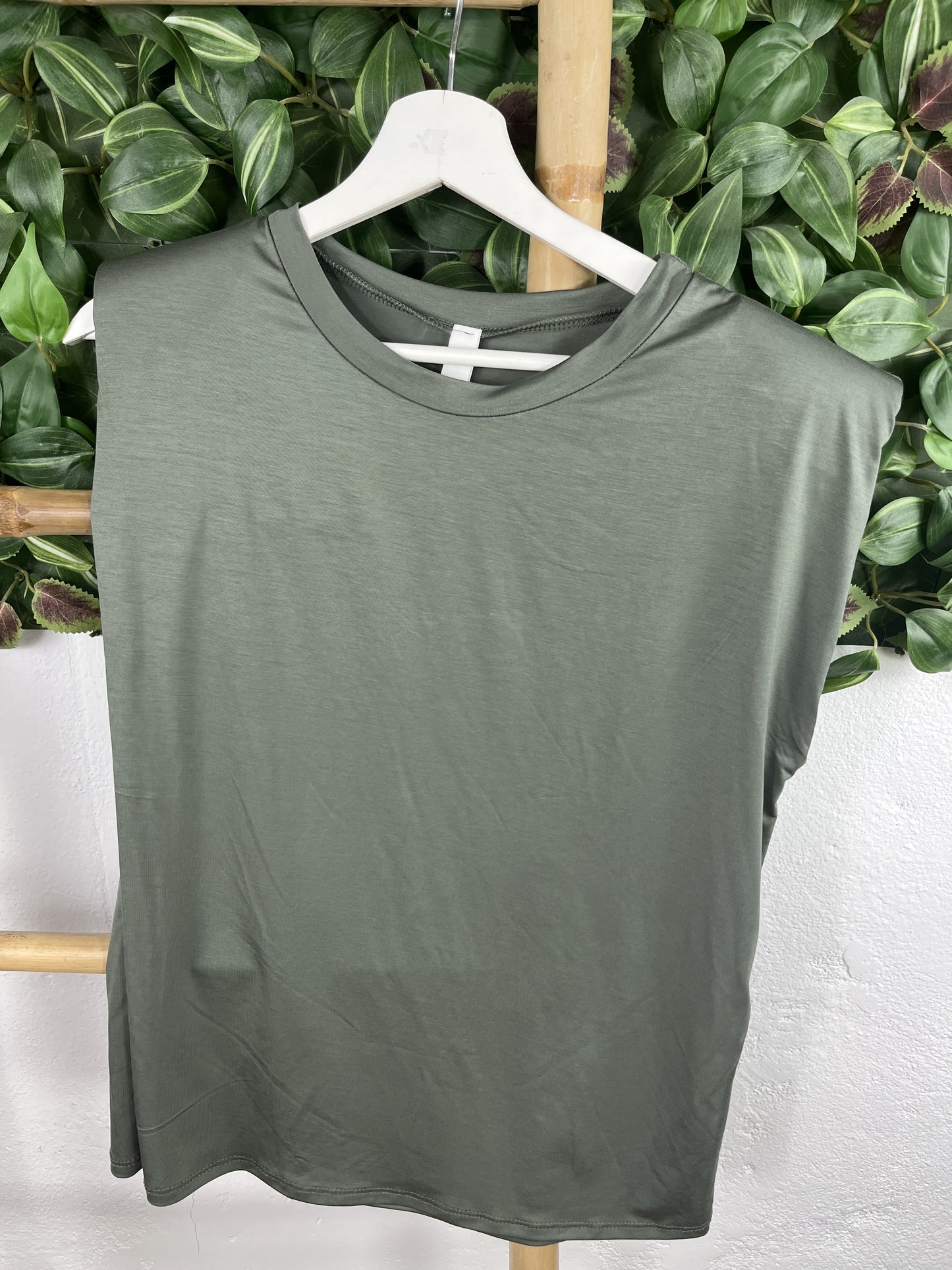 CAMISETA BÁSICA HOMBRERAS