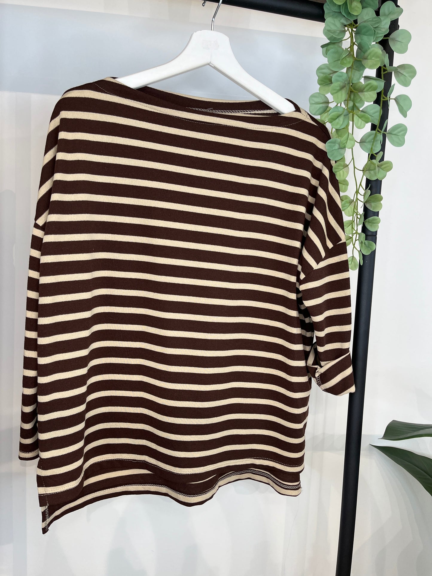 CAMISETA RAYAS CUELLO BARCO