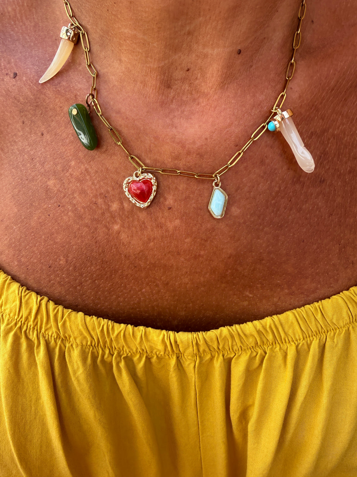 COLLAR CORAZÓN CASTOR