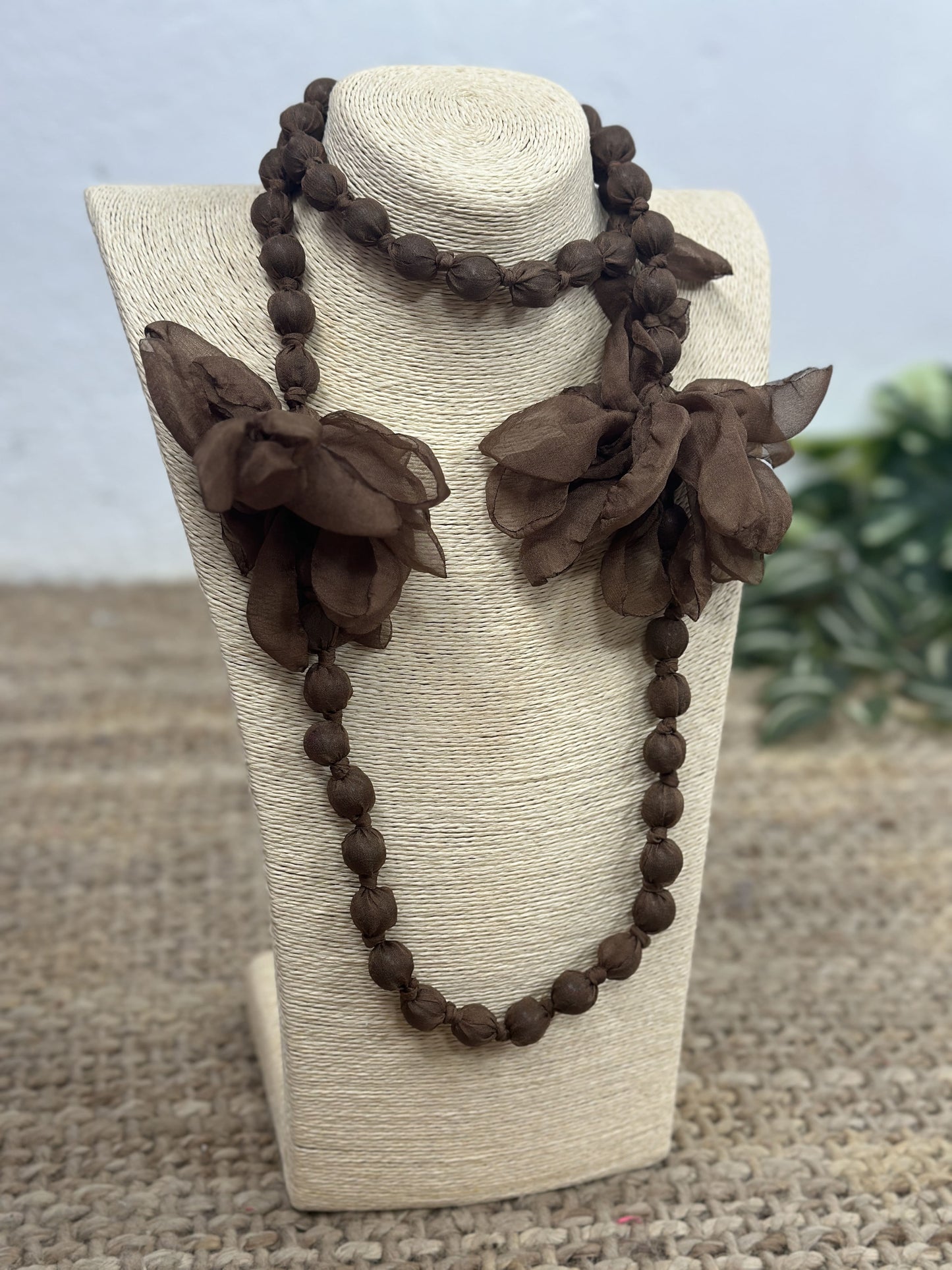 COLLAR LARGO BOLAS FLOR