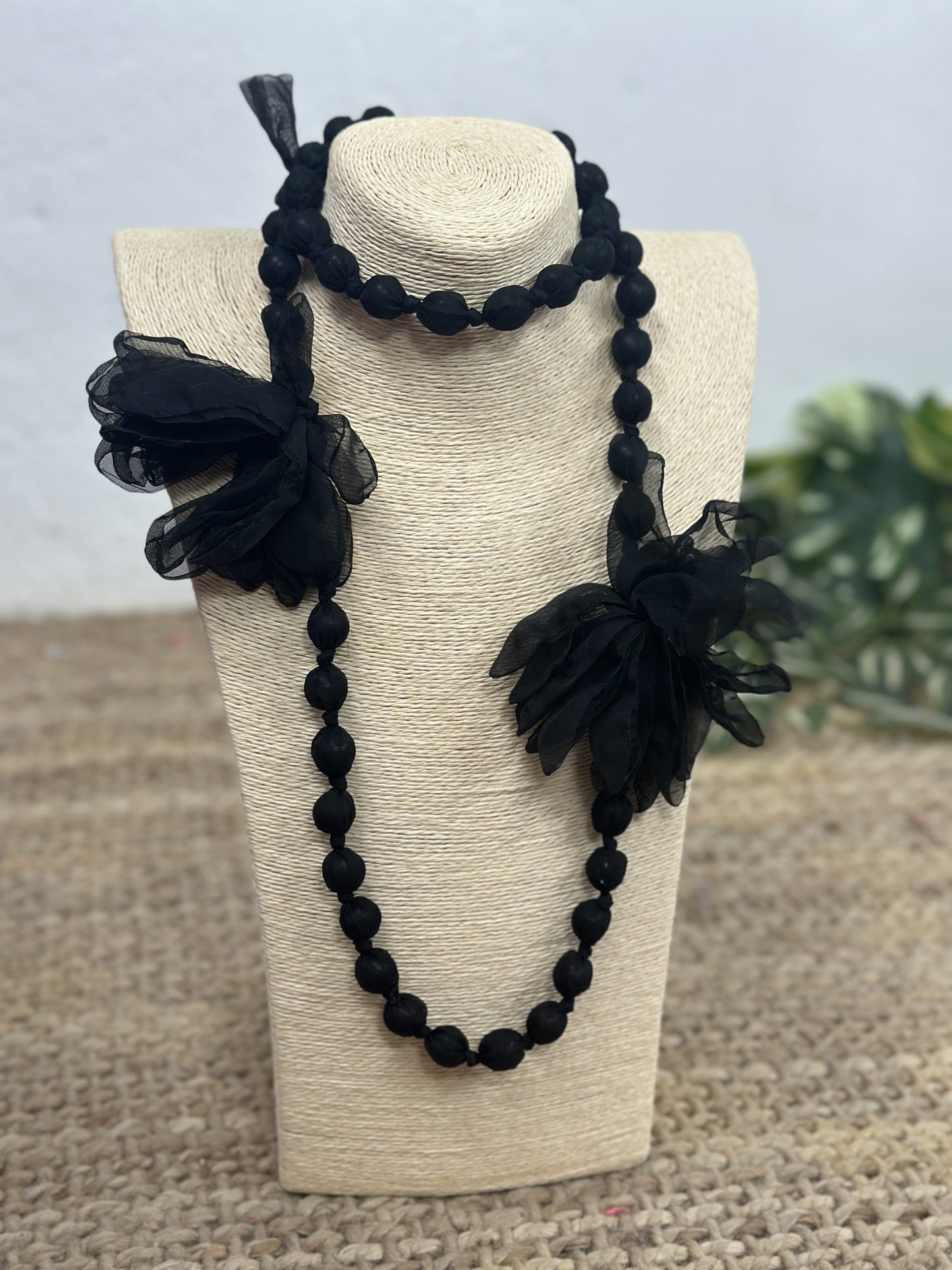 COLLAR LARGO BOLAS FLOR