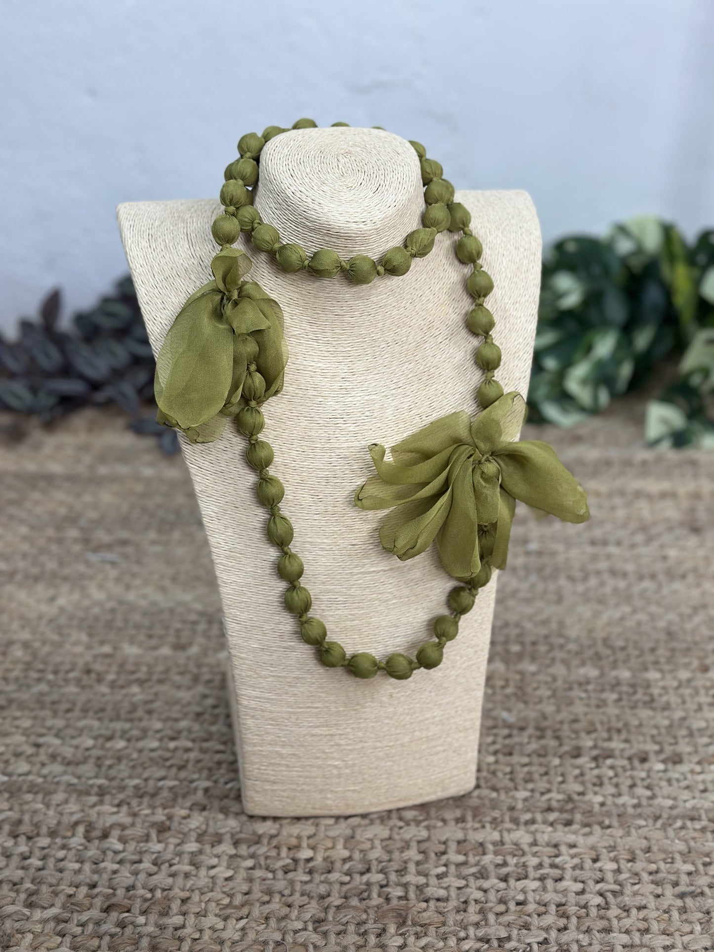 COLLAR LARGO BOLAS FLOR