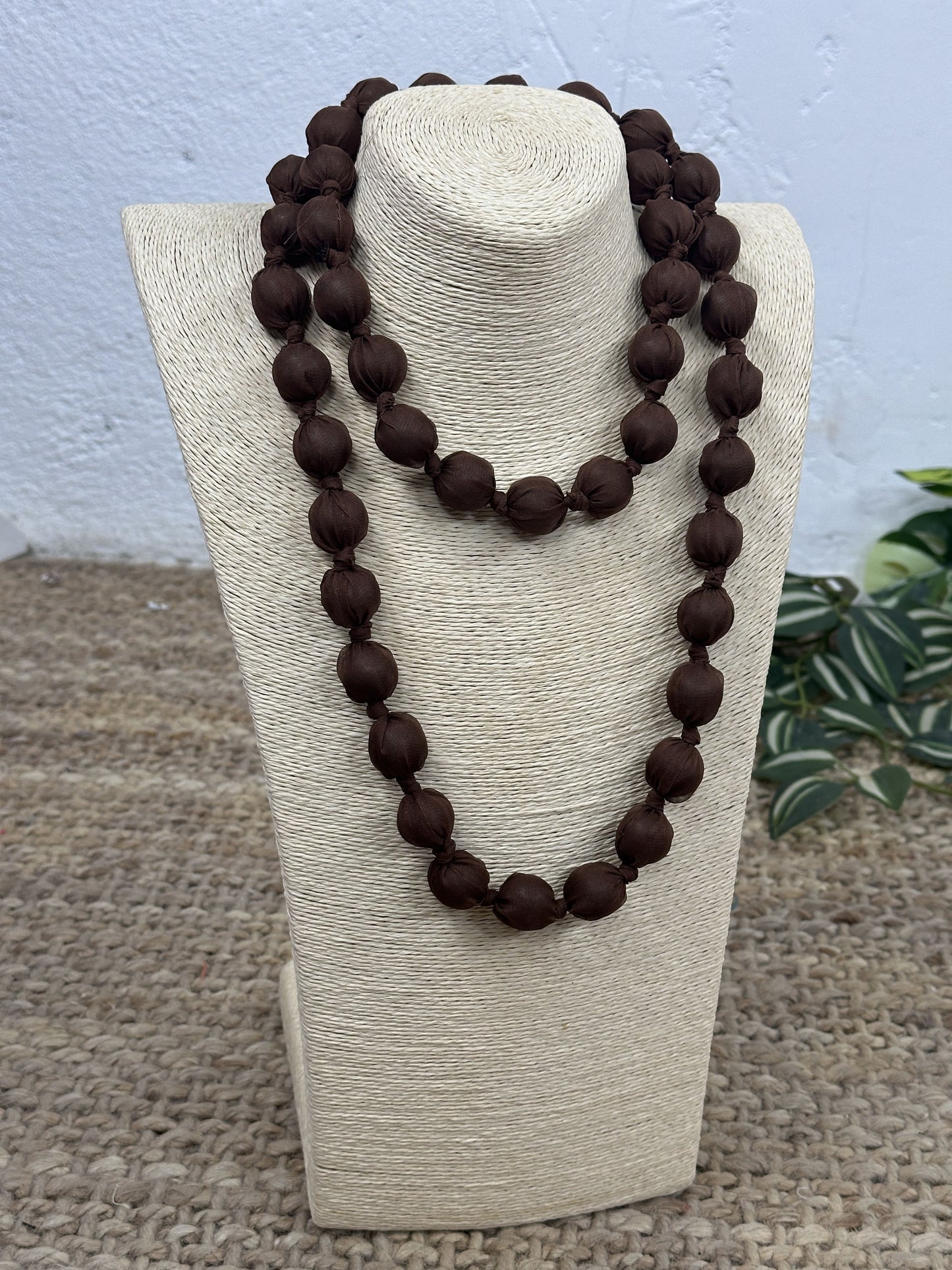 COLLAR LARGO BOLAS TELA TRANSPARENCIA