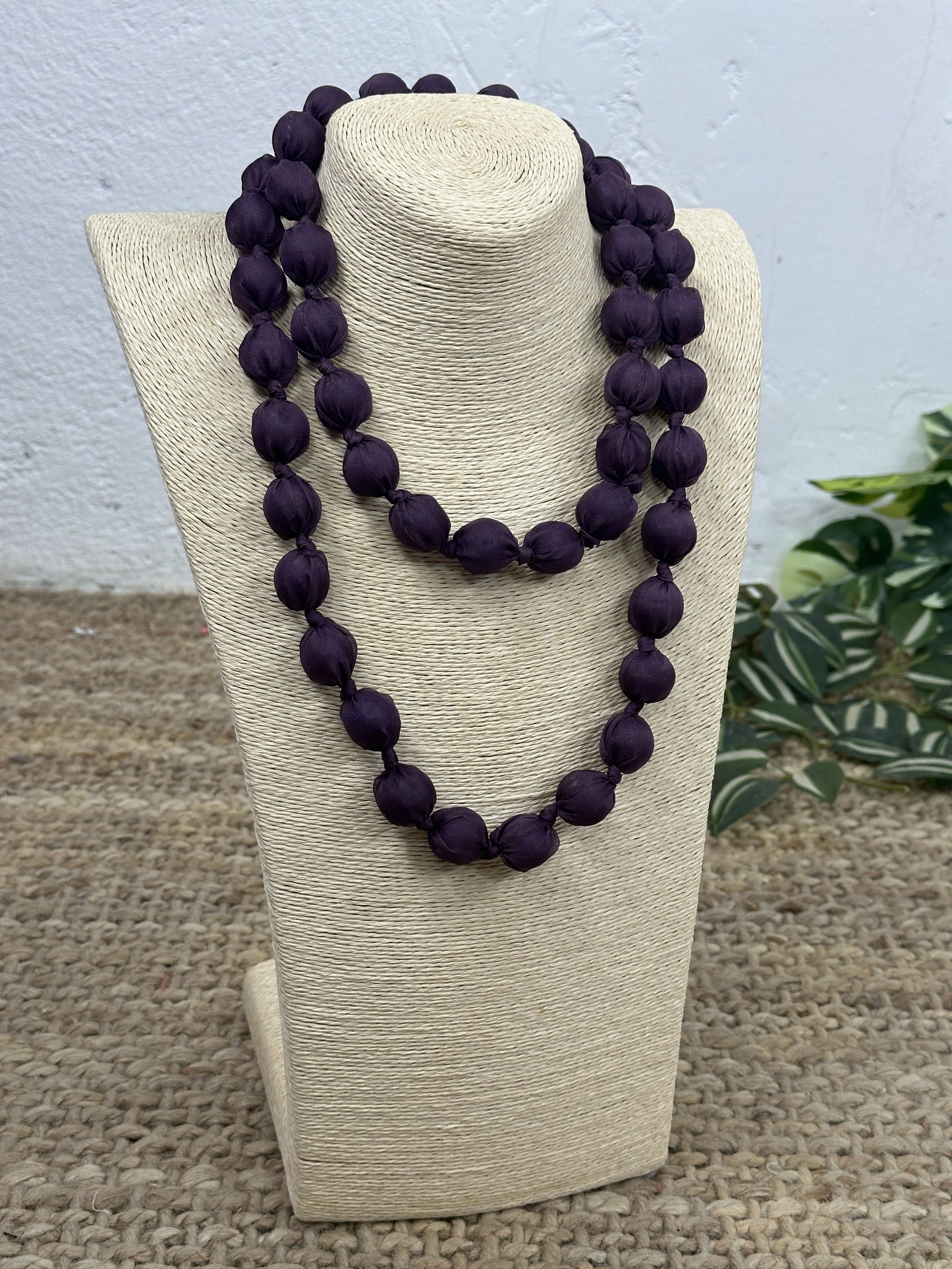 COLLAR LARGO BOLAS TELA TRANSPARENCIA