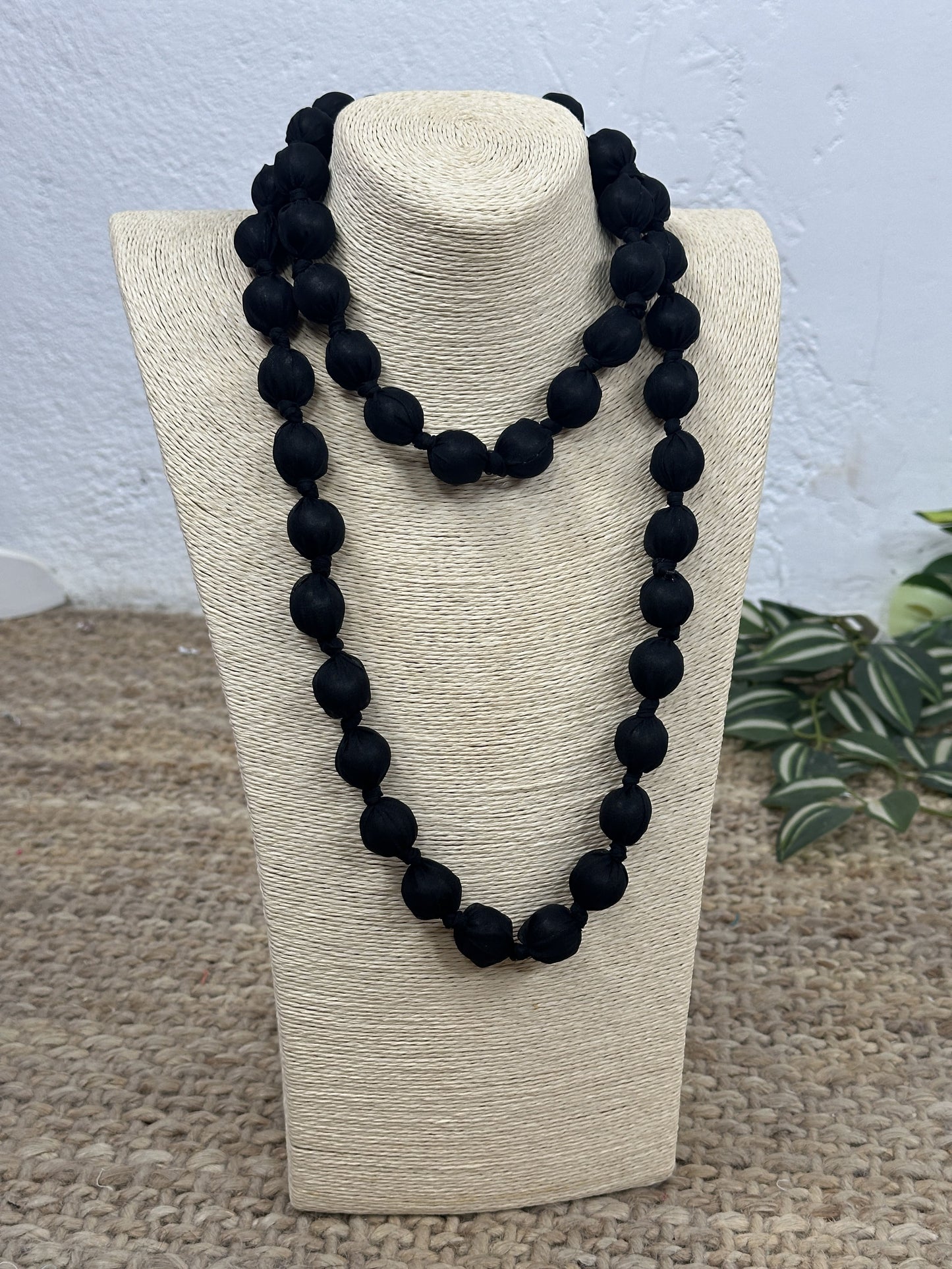 COLLAR LARGO BOLAS TELA TRANSPARENCIA