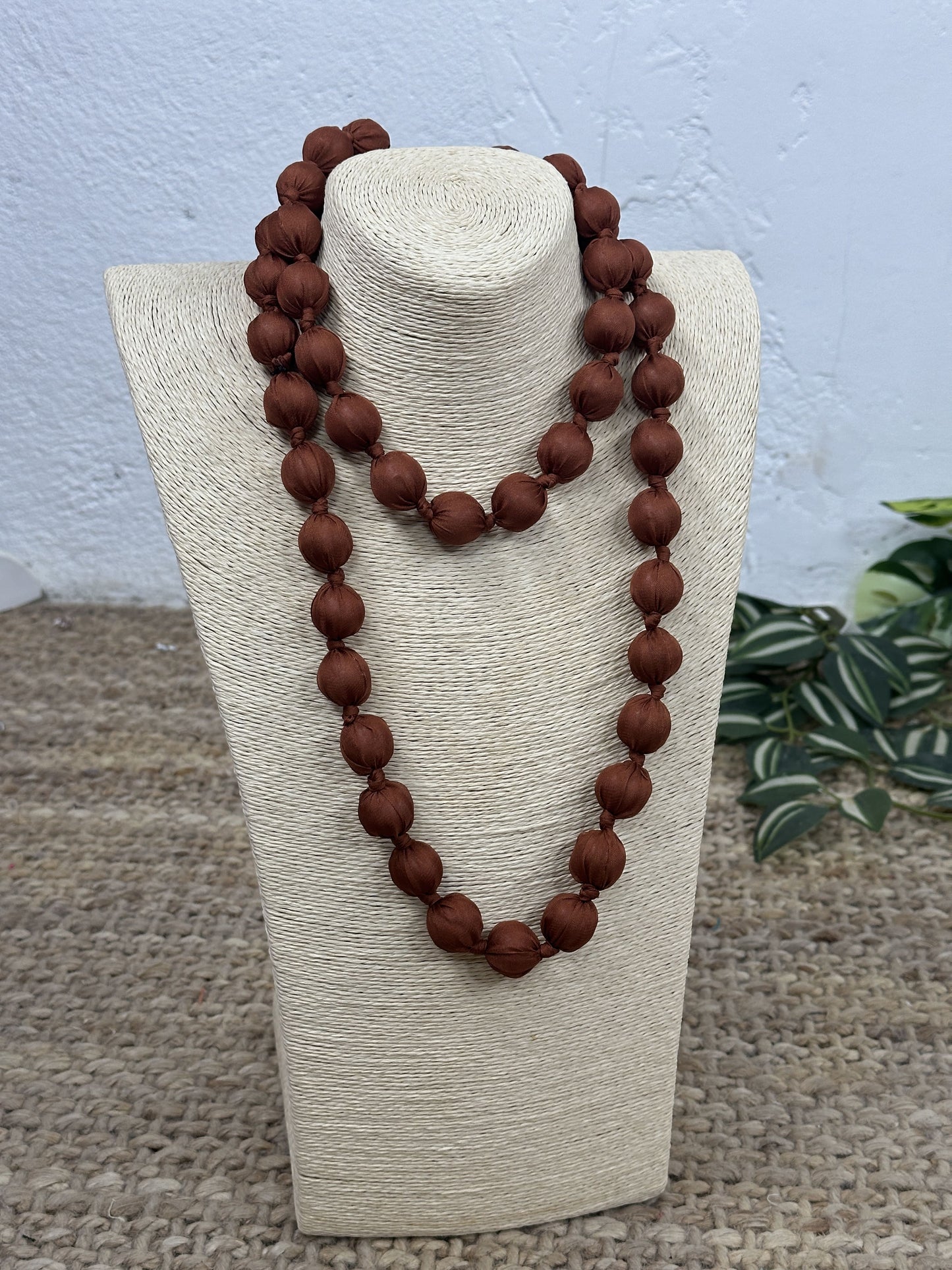 COLLAR LARGO BOLAS TELA TRANSPARENCIA