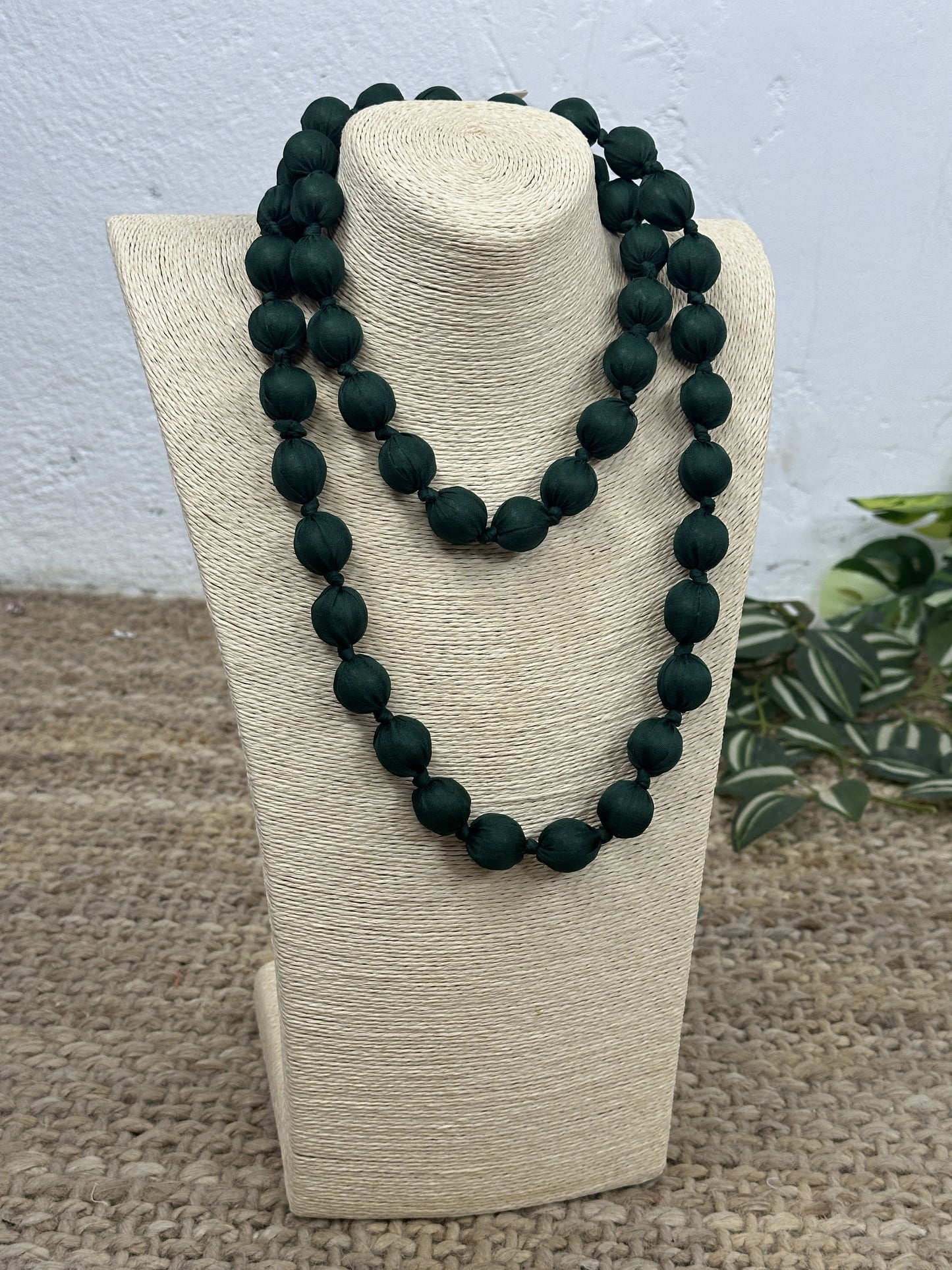 COLLAR LARGO BOLAS TELA TRANSPARENCIA