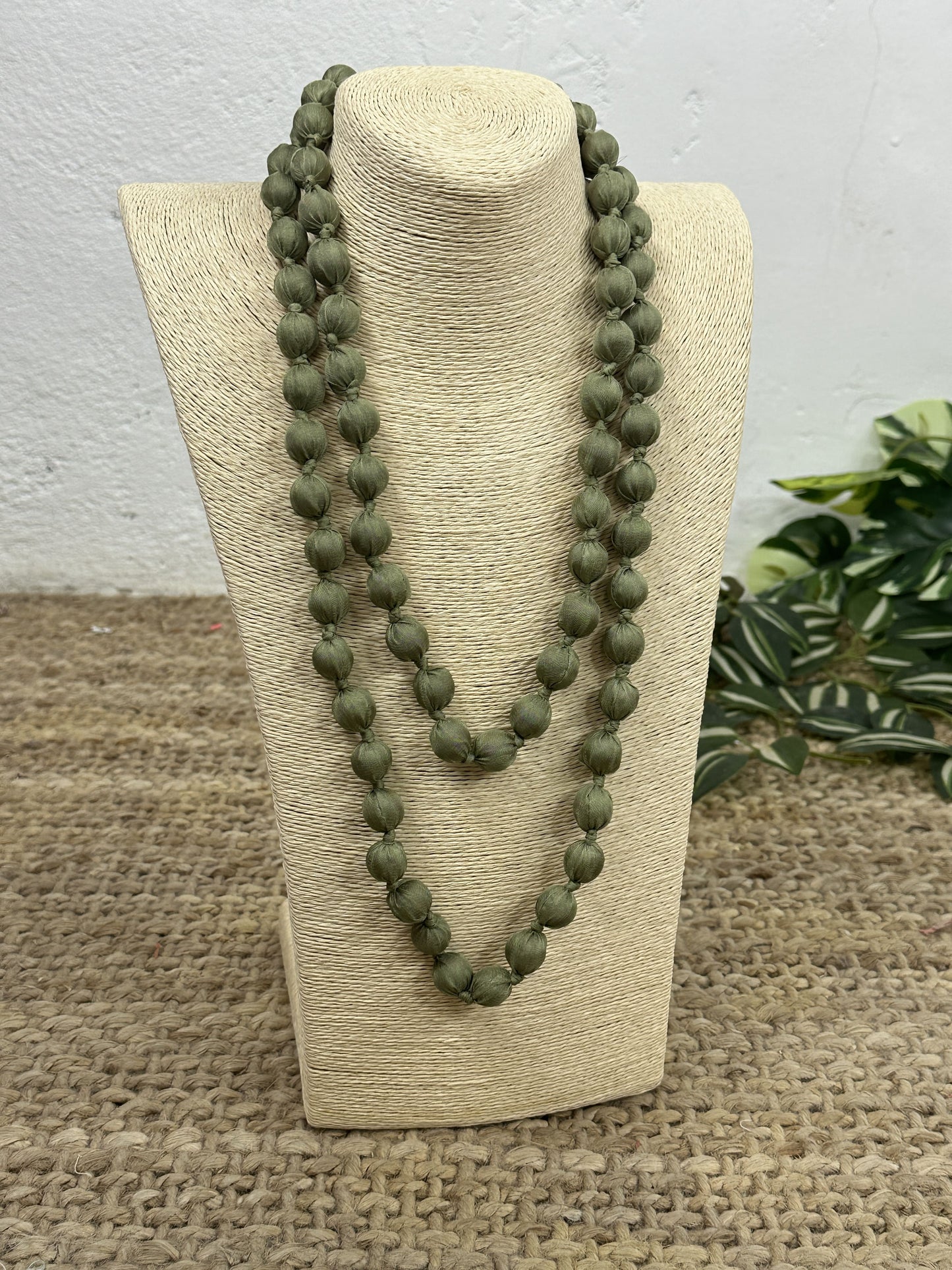 COLLAR LARGO BOLAS THIN