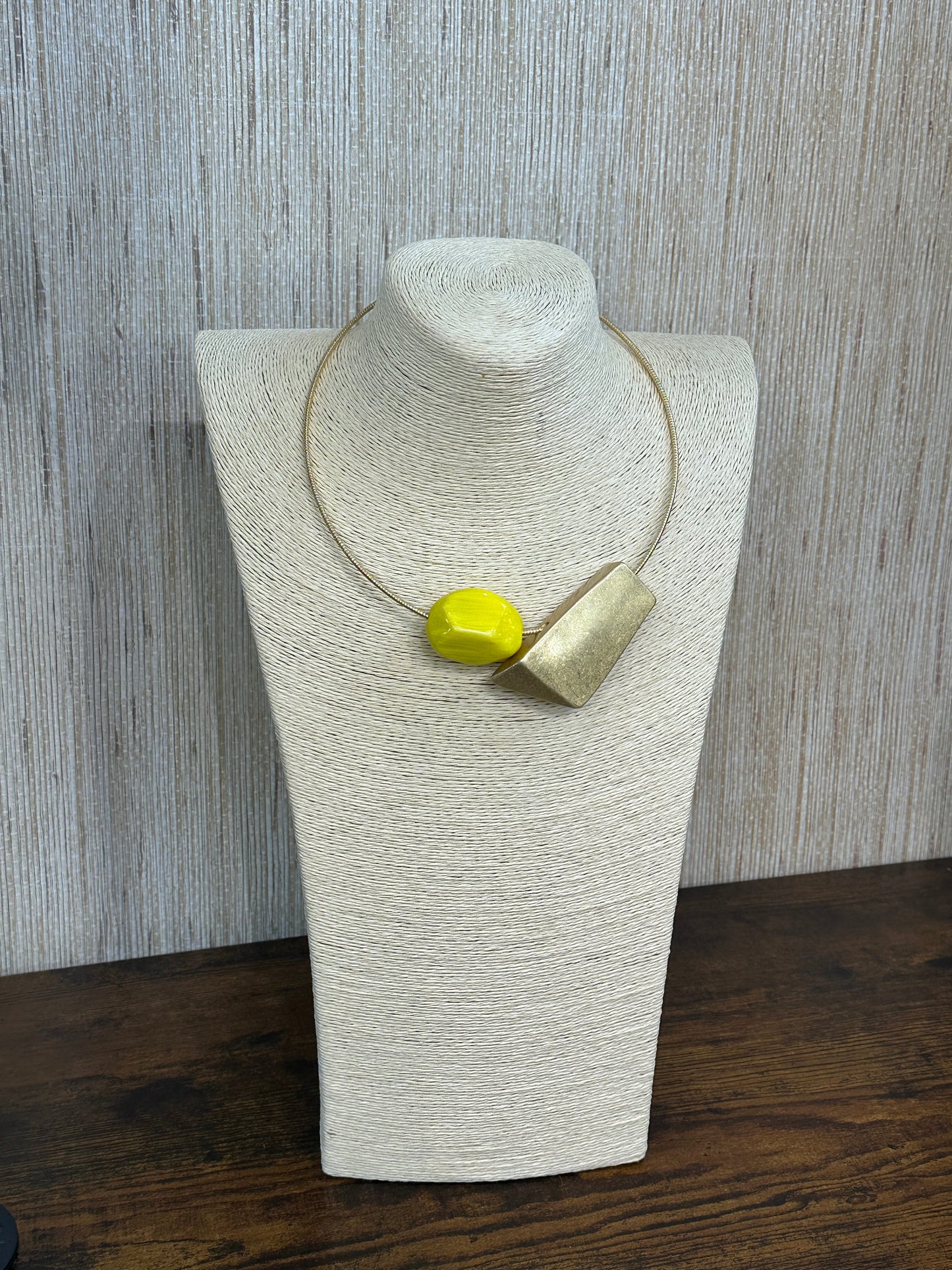 COLLAR NOVA GEOMÉTRICO