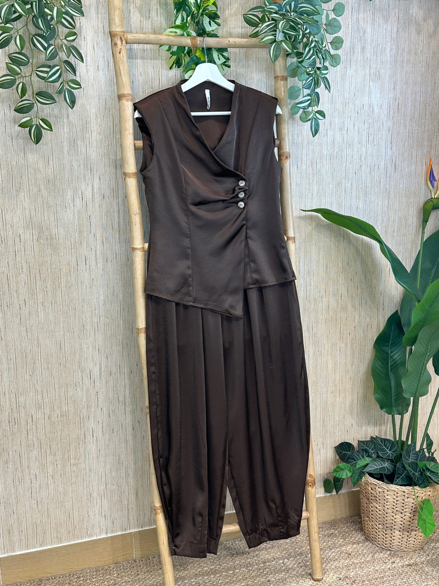 CONJUNTO CHALECO SATINADO