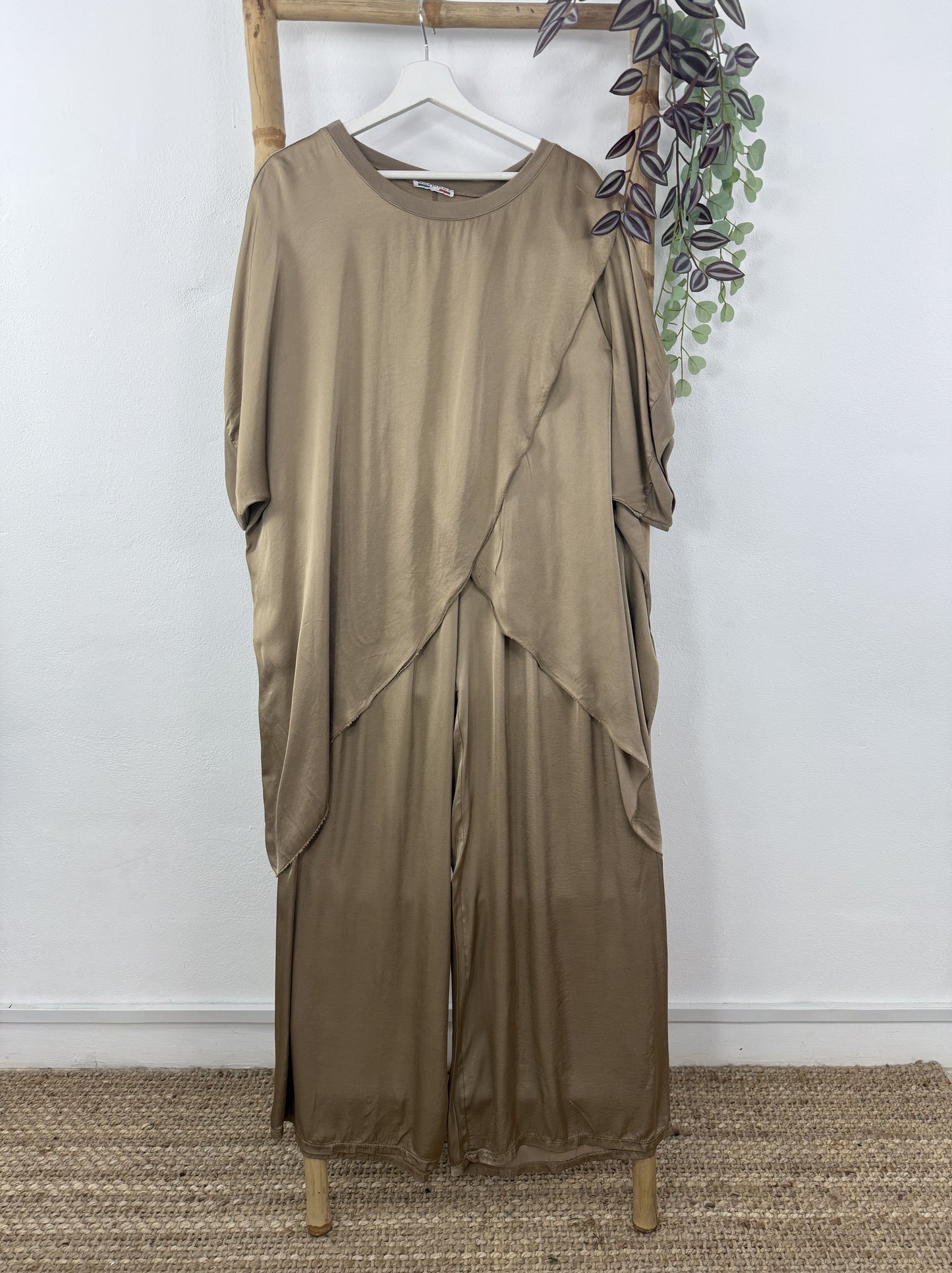 CONJUNTO SATINADO CRUZADO
