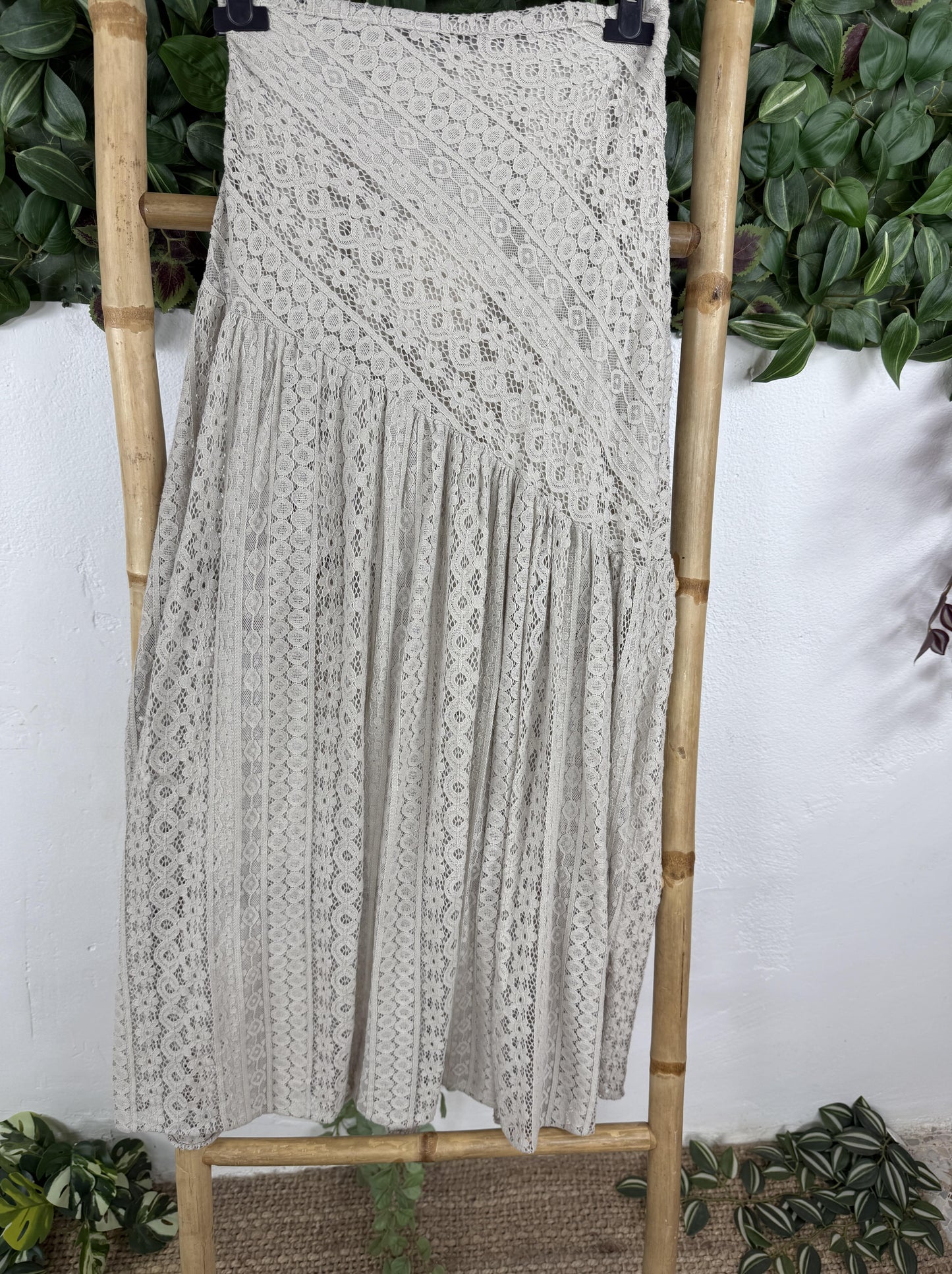 FALDA ASIMETRICA ENCAJE