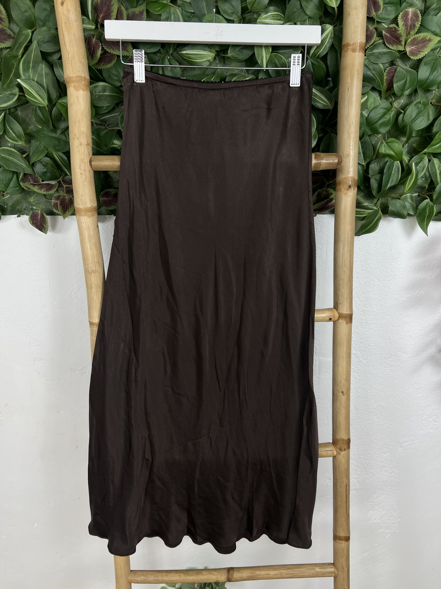 FALDA SATINADA MIDI