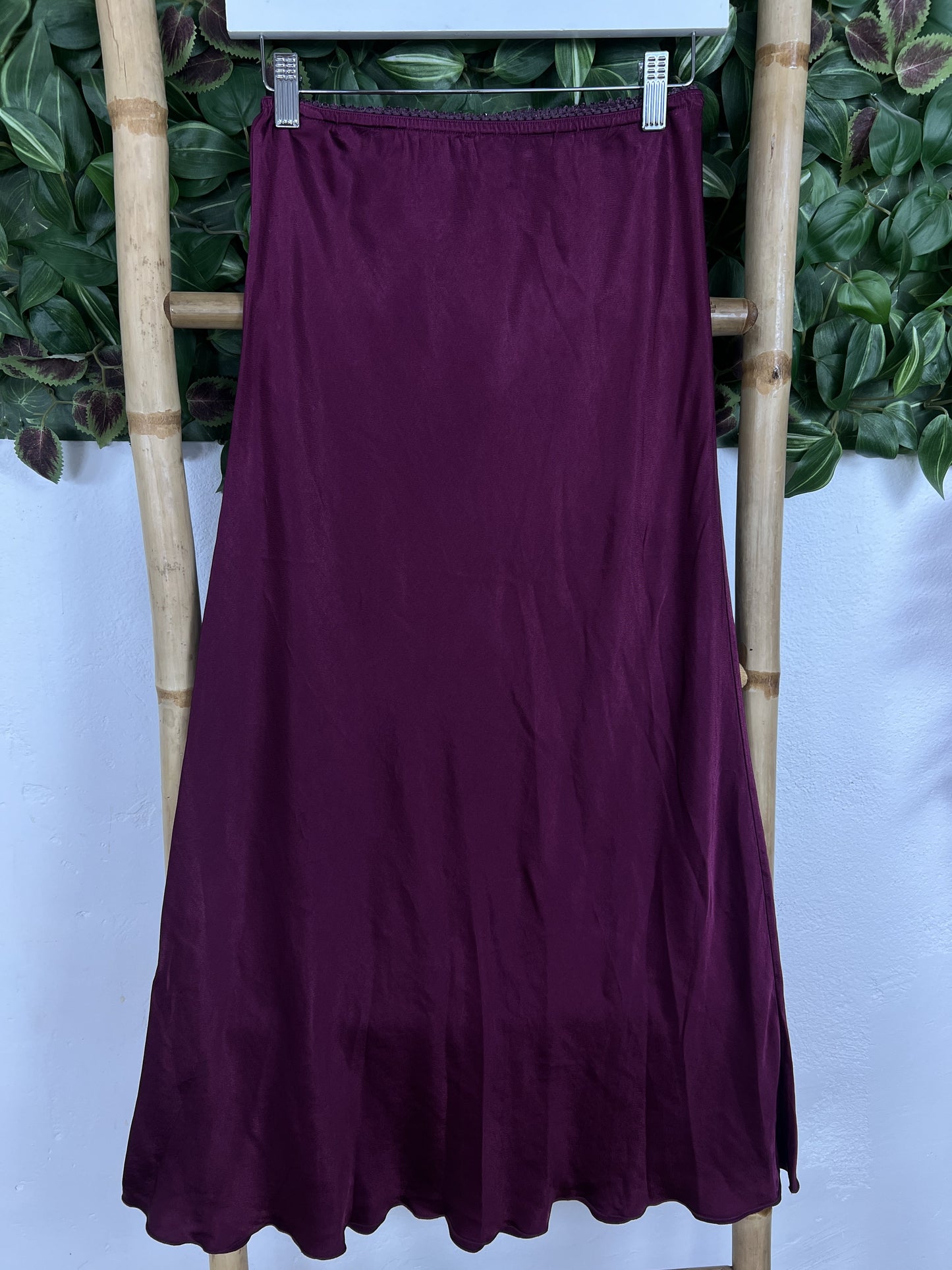 FALDA SATINADA MIDI