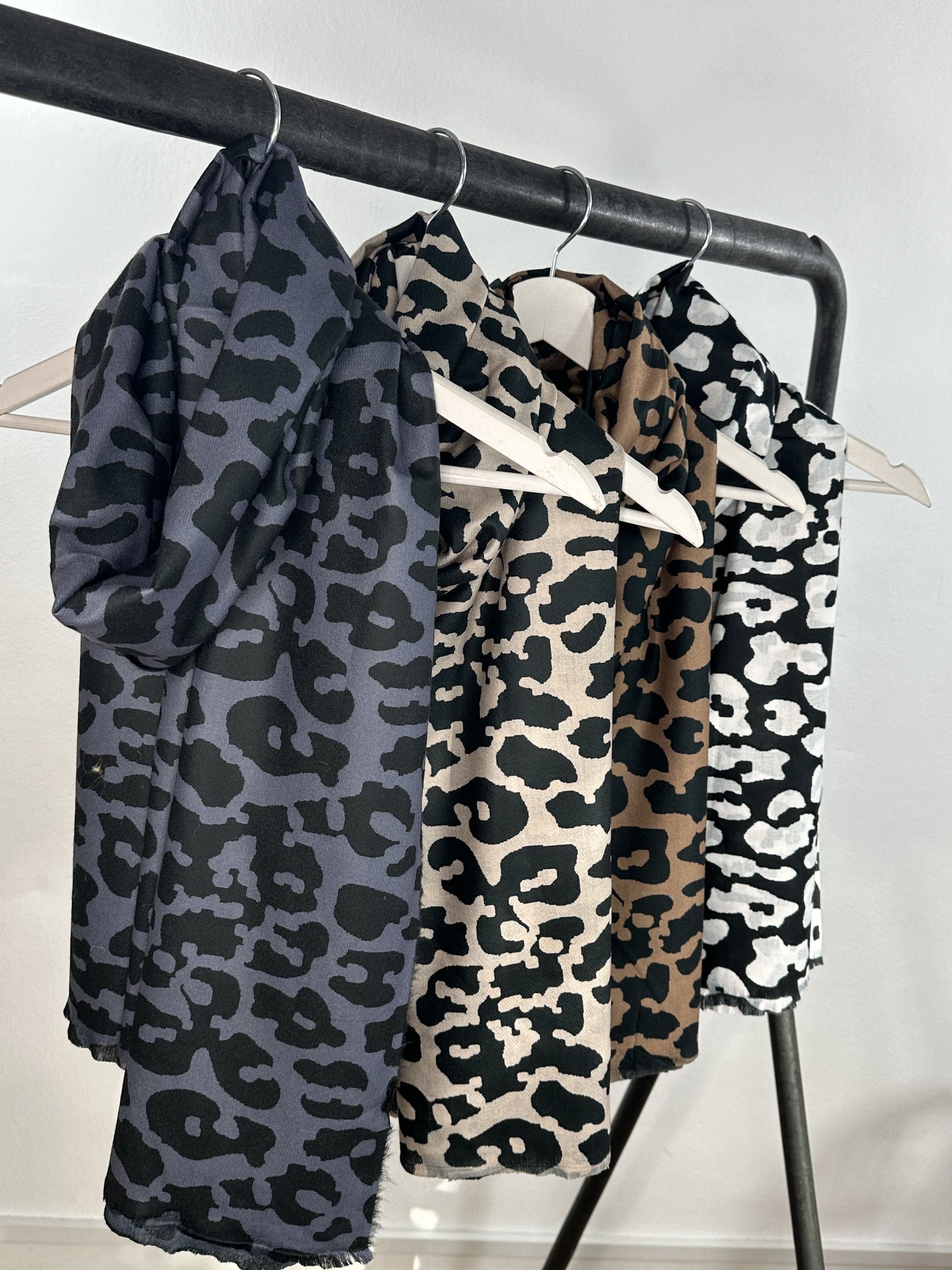 PESCOÇO DE LEOPARDO DE INVERNO