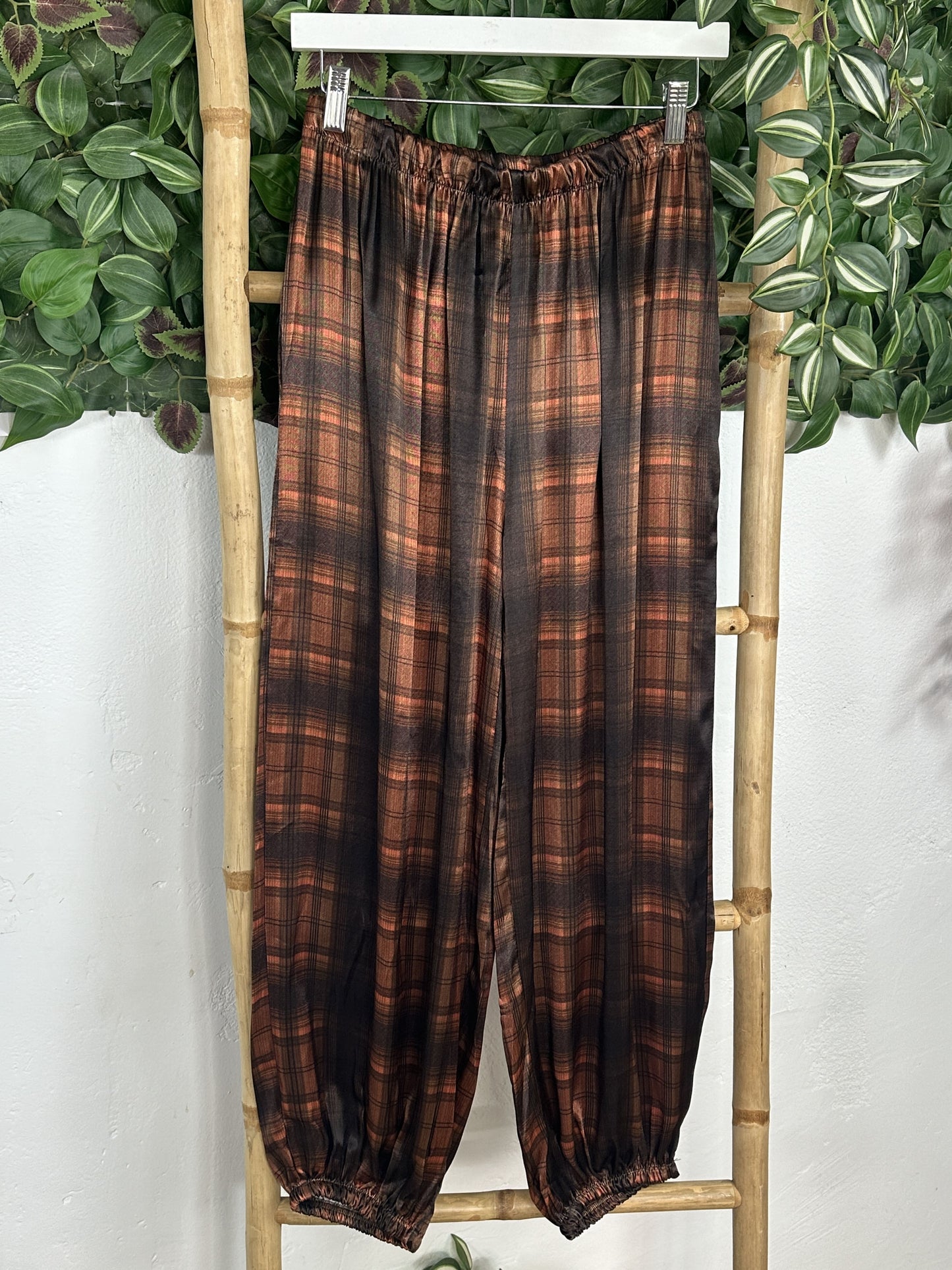 PANTALÓN BOMBACHO SATINADO ESTAMPADO