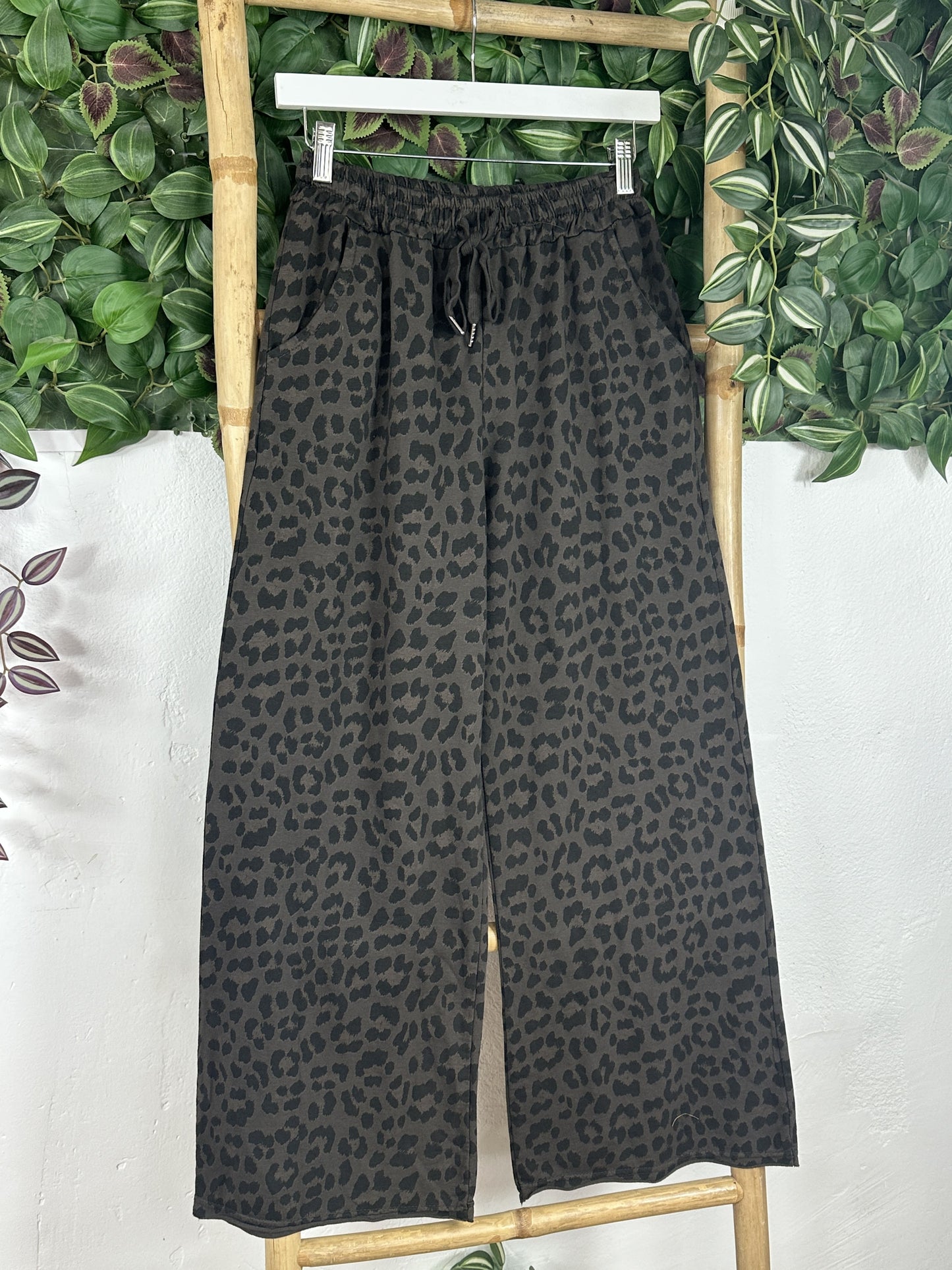PANTALÓN CHÁNDAL LEOPARDO