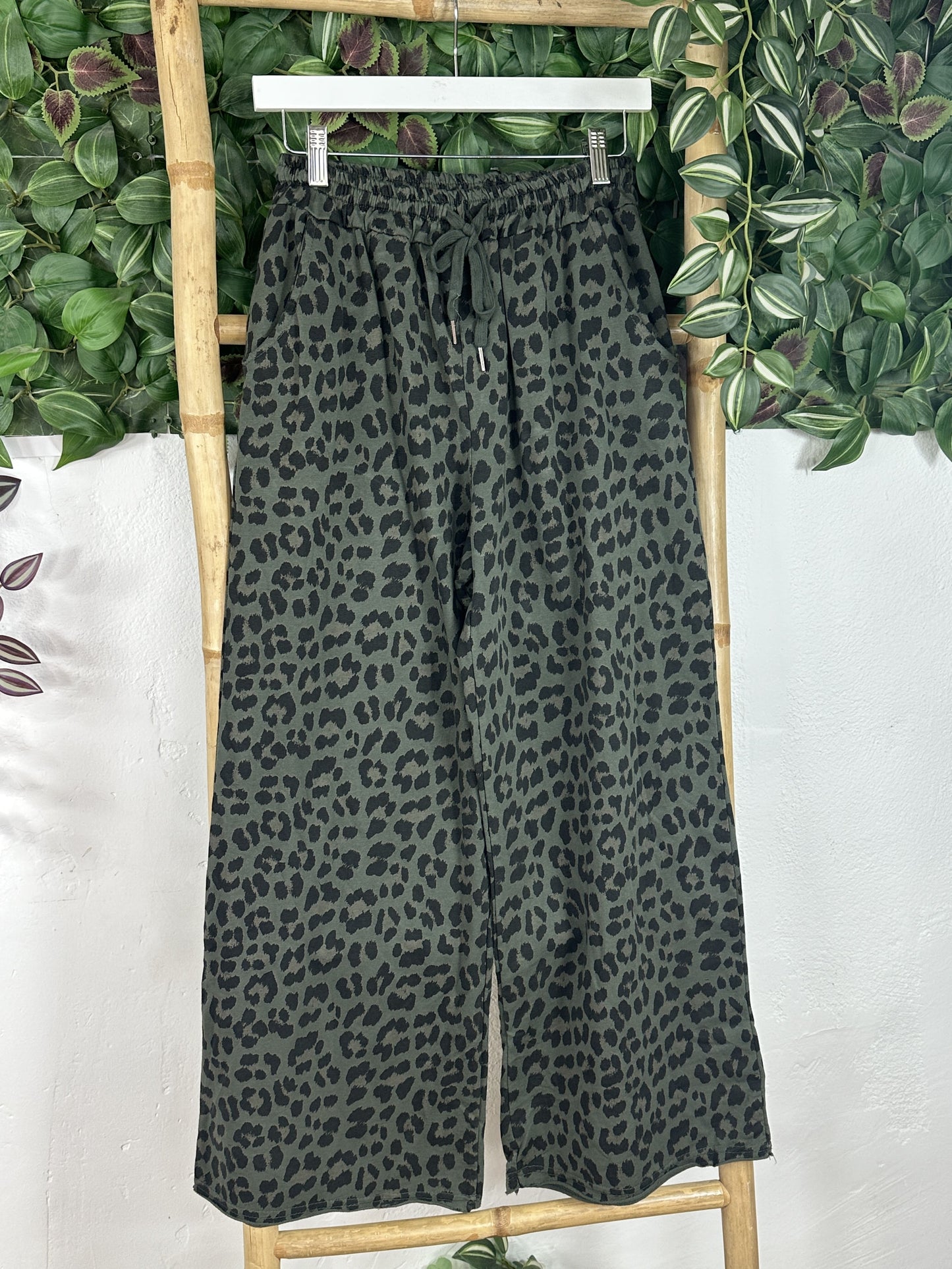 PANTALÓN CHÁNDAL LEOPARDO