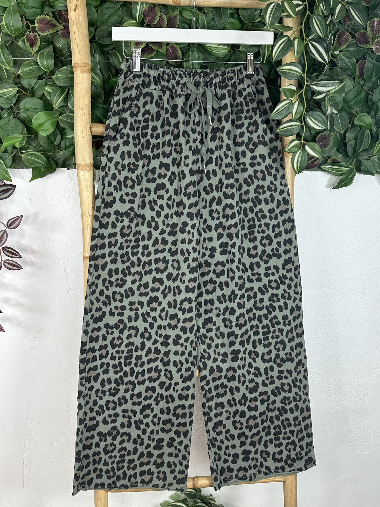 PANTALÓN CHÁNDAL LEOPARDO