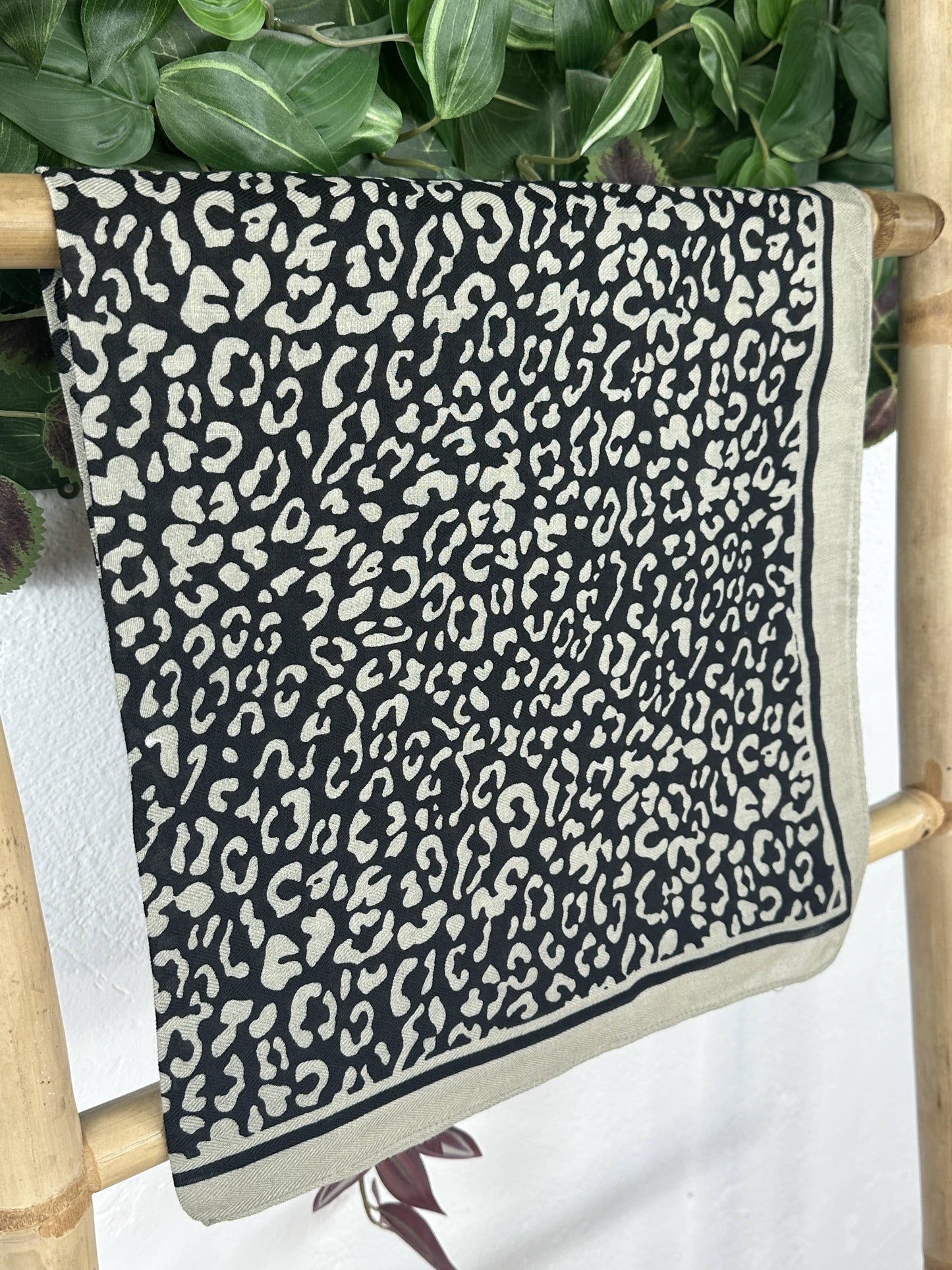 PAÑUELO CUADRADO ESTAMPADO