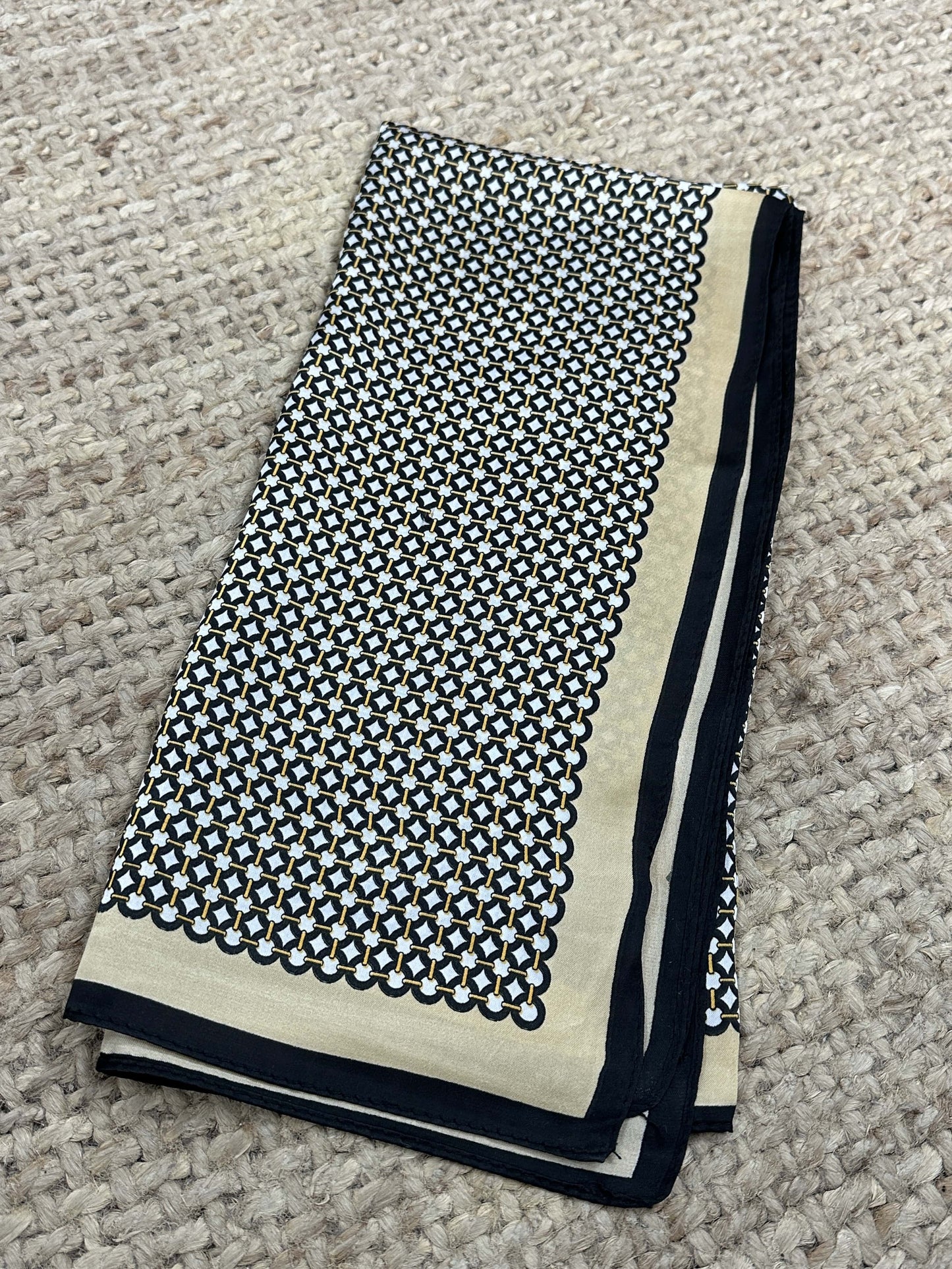 LENÇO DE PESCOÇO ESTAMPADO