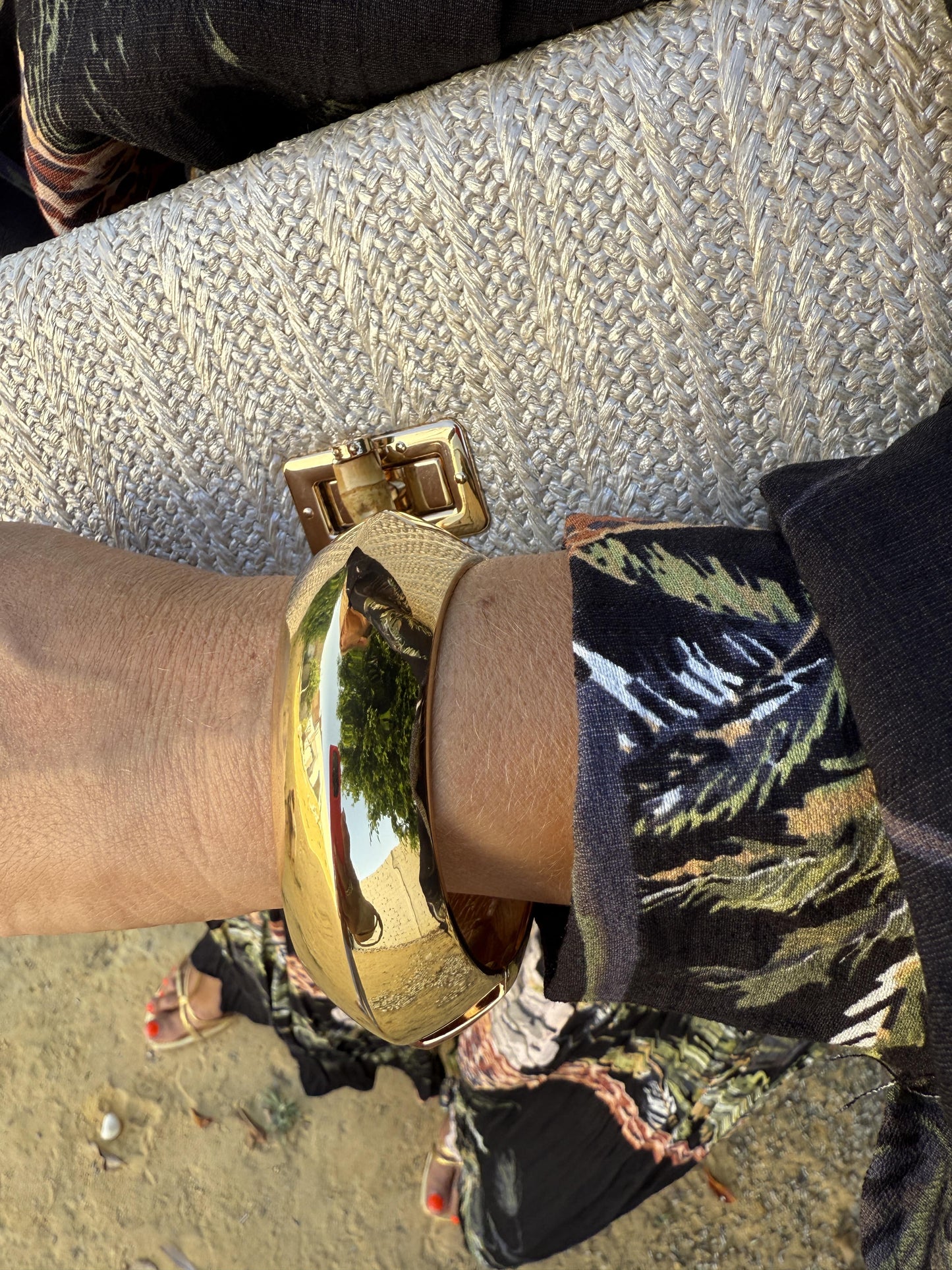 PULSERA ASIMÉTRICA DORADA