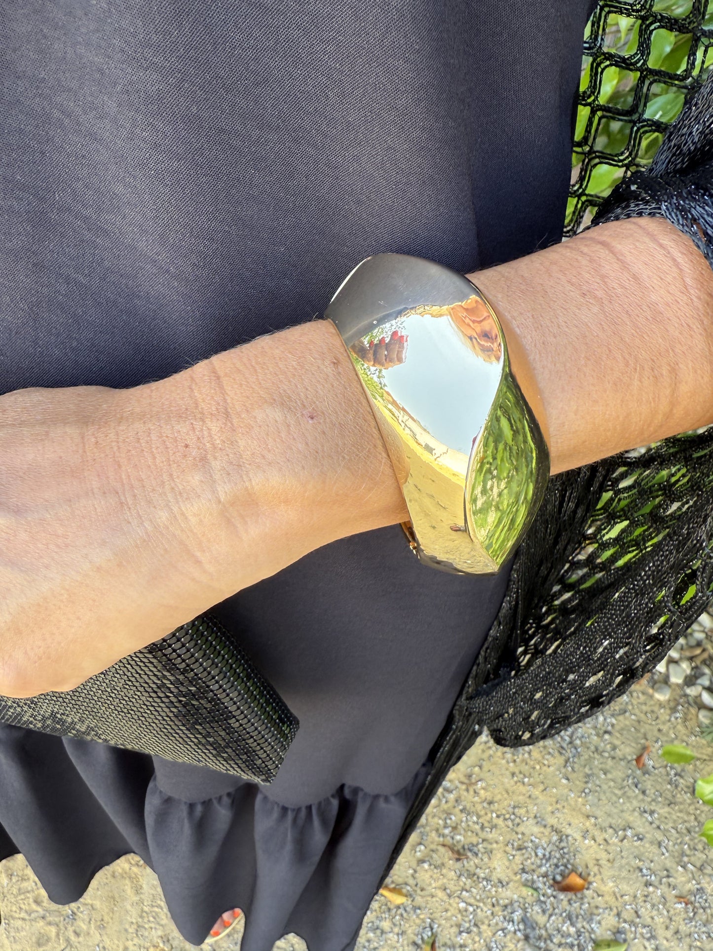 PULSERA ASIMÉTRICA DORADA