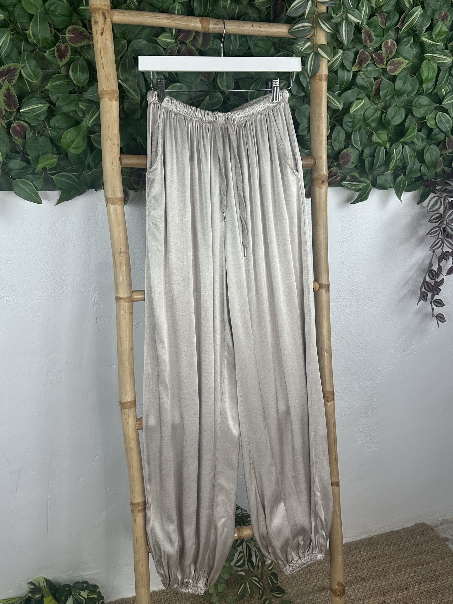 PANTALÓN BOMBACHO SATINADO