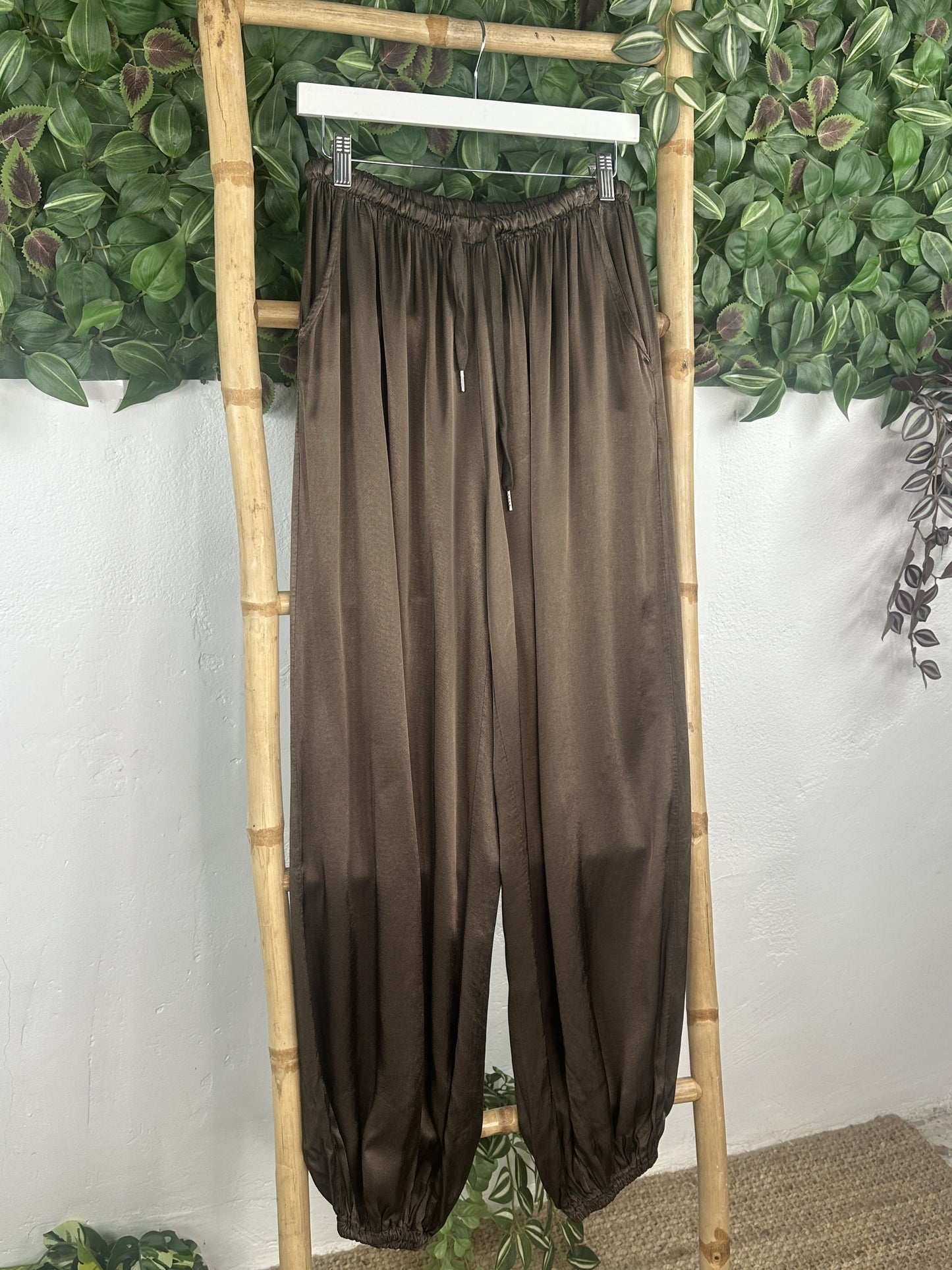PANTALÓN BOMBACHO SATINADO