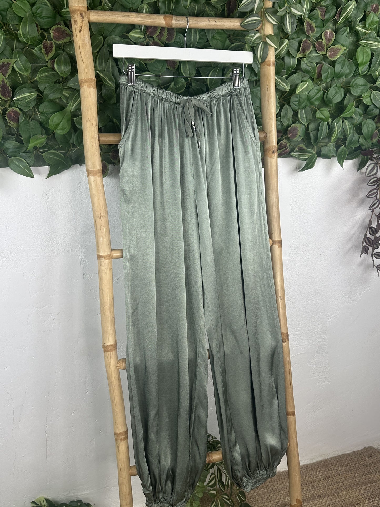 PANTALÓN BOMBACHO SATINADO