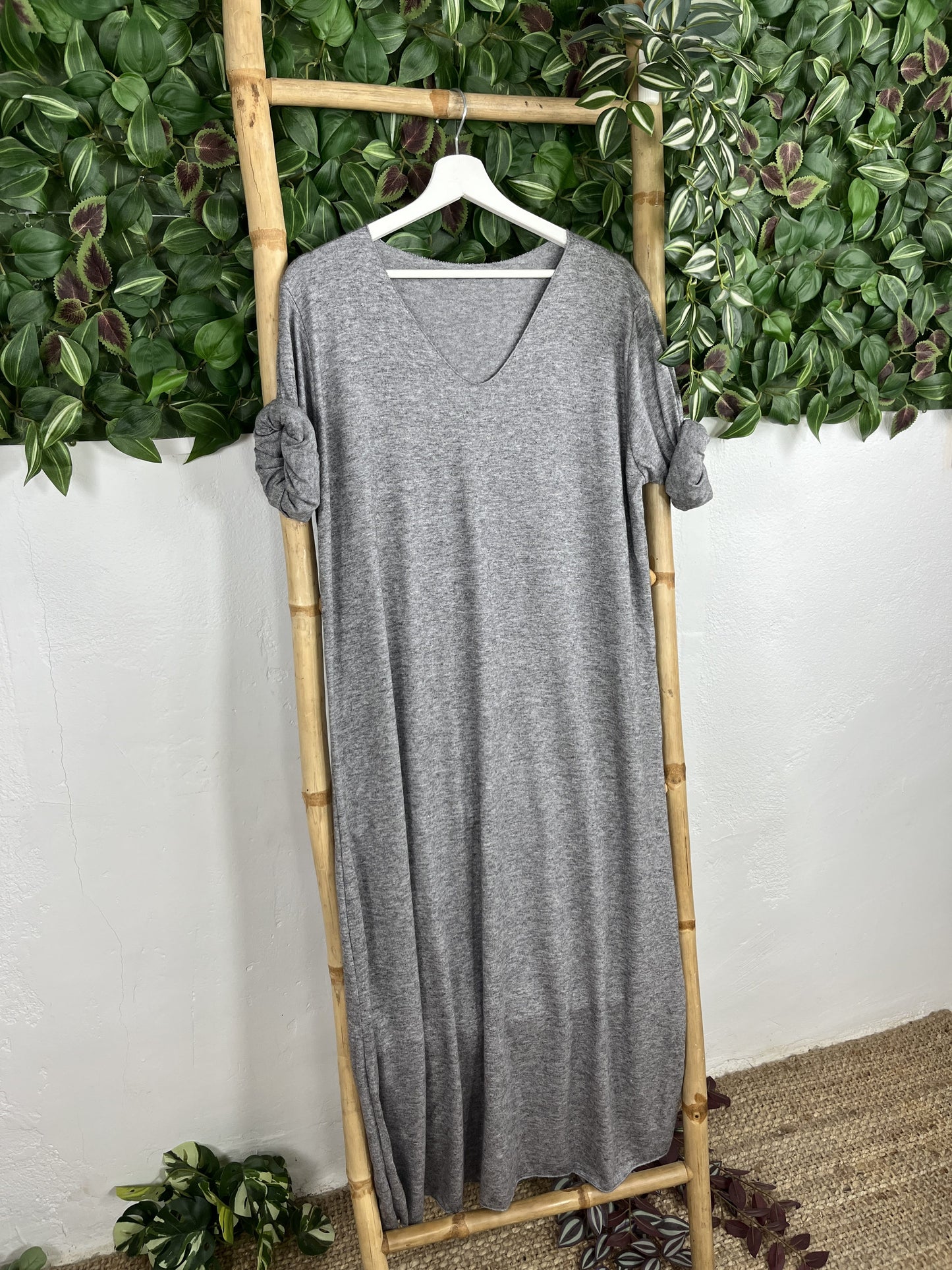 VESTIDO BÁSICO DE MALHA CURVADAS