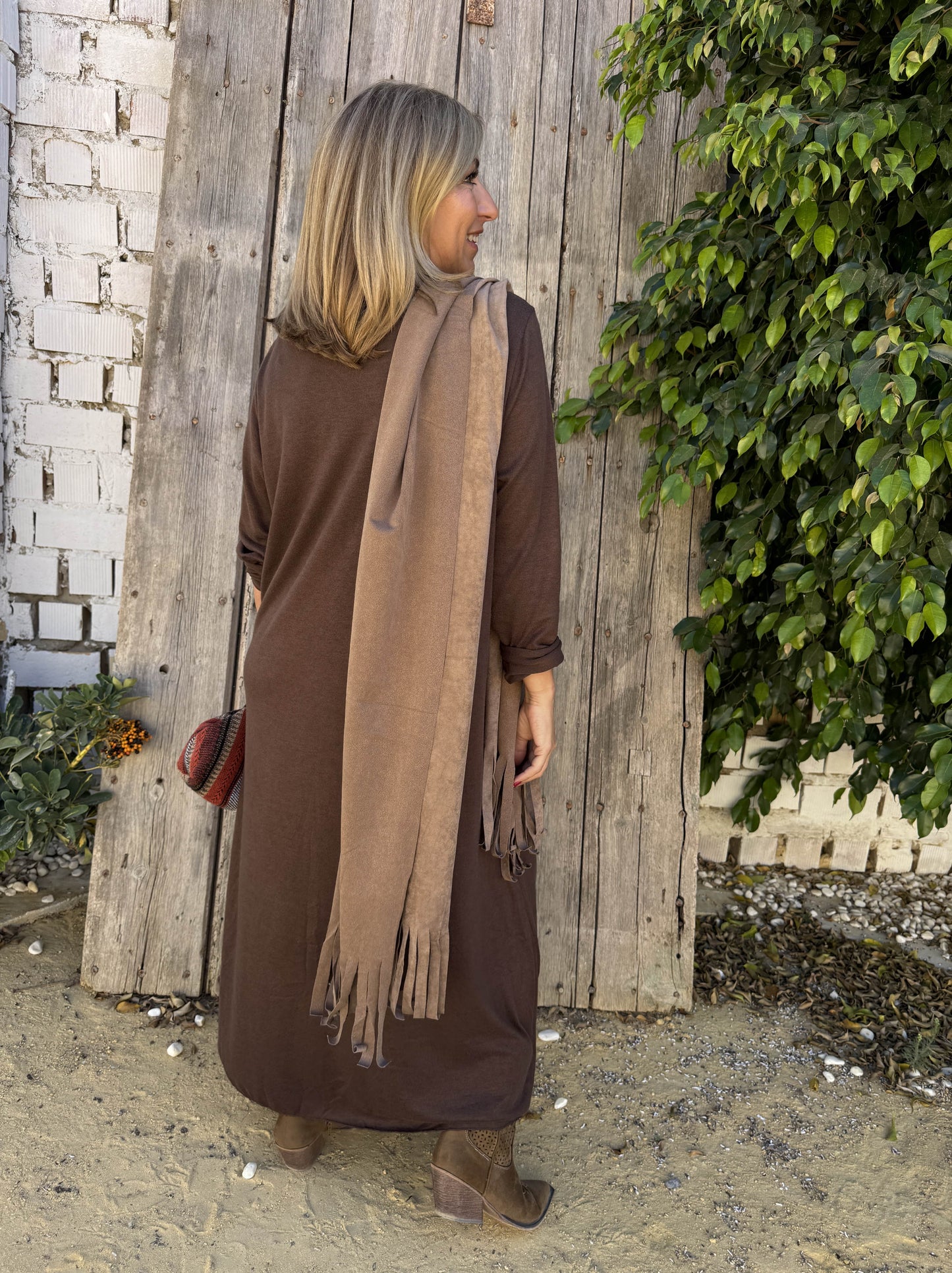 VESTIDO BÁSICO DE MALHA CURVADAS