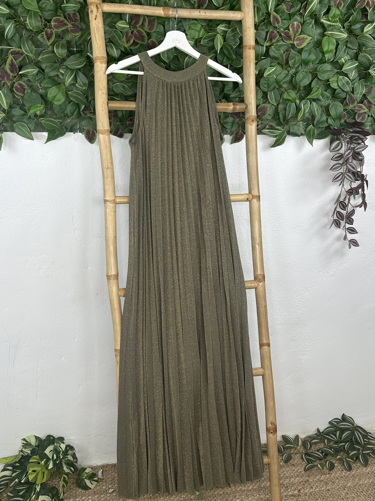 VESTIDO HALTER PLISADO BRILLO