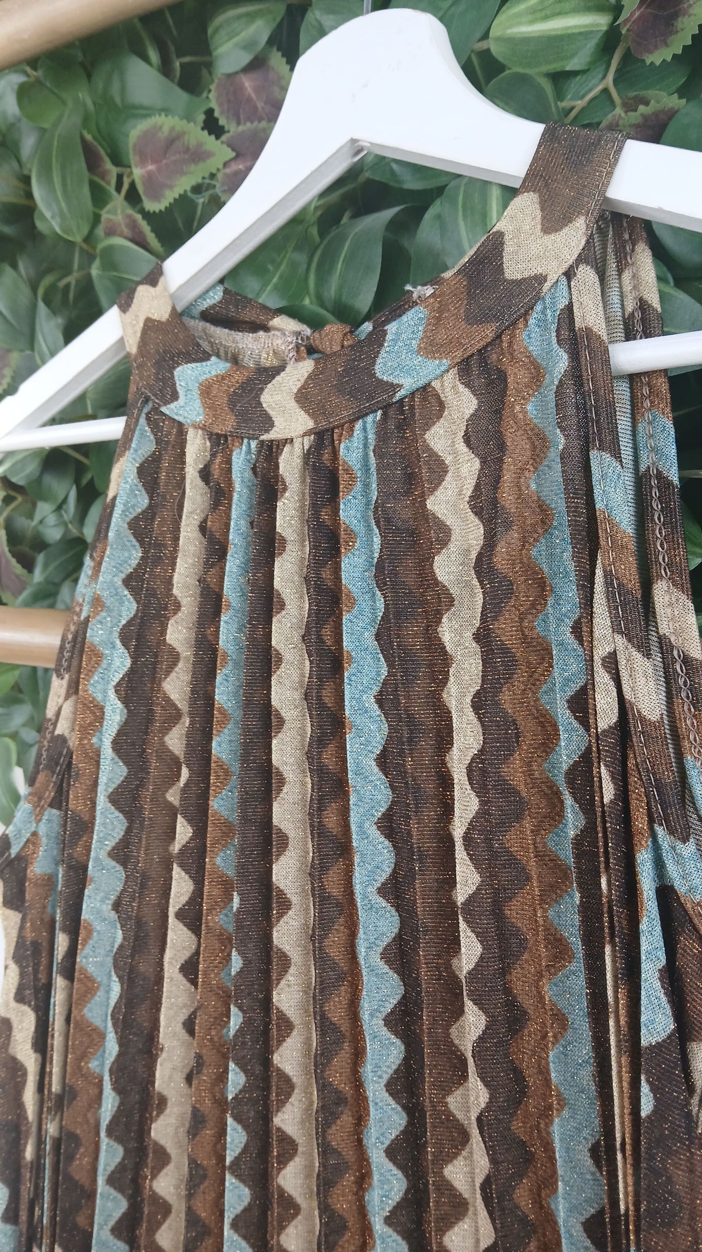 VESTIDO HALTER PLISADO BRILLO