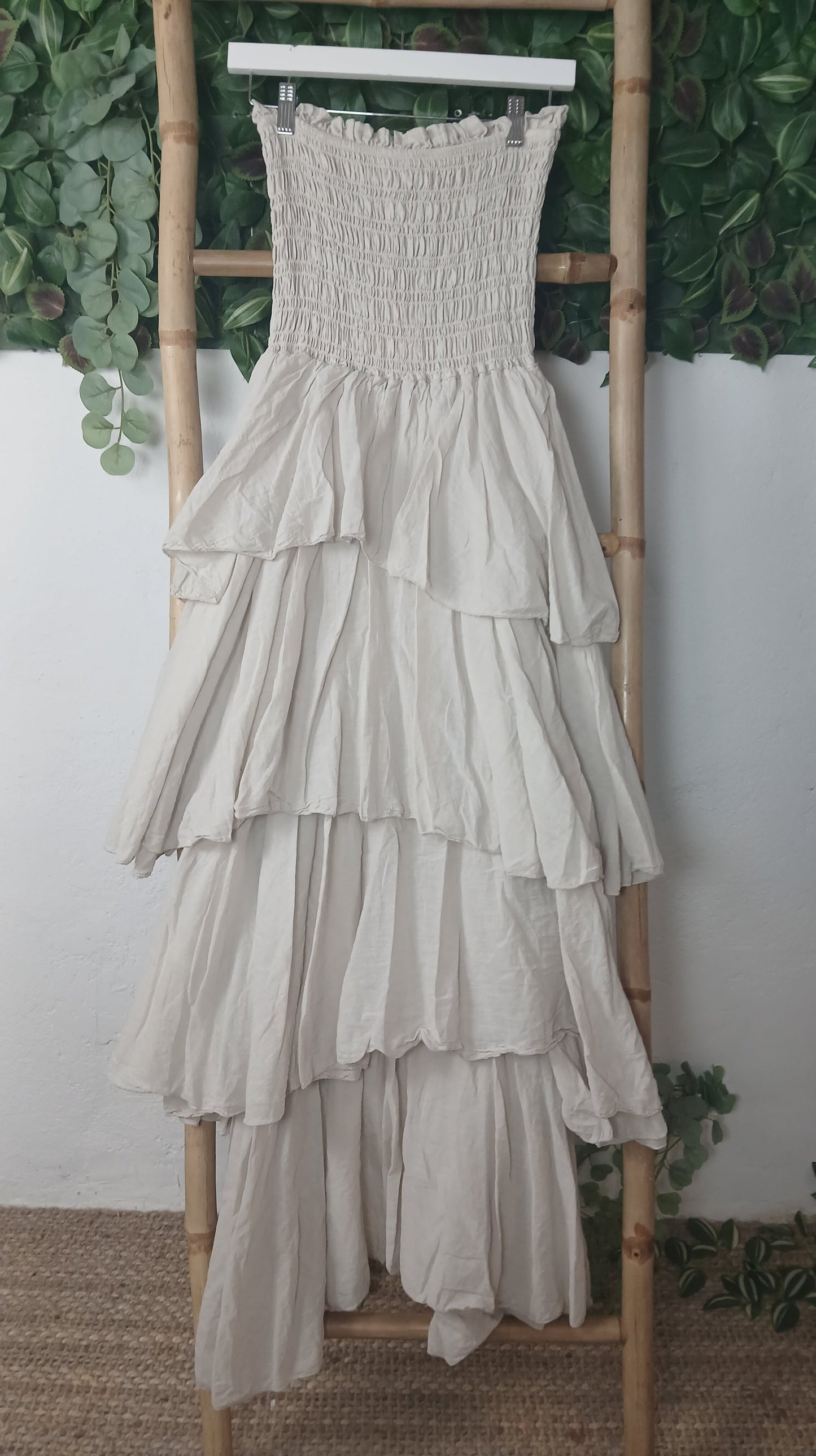 VESTIDO VOLANTES ASIMÉTRICOS PALABRA DE HONOR