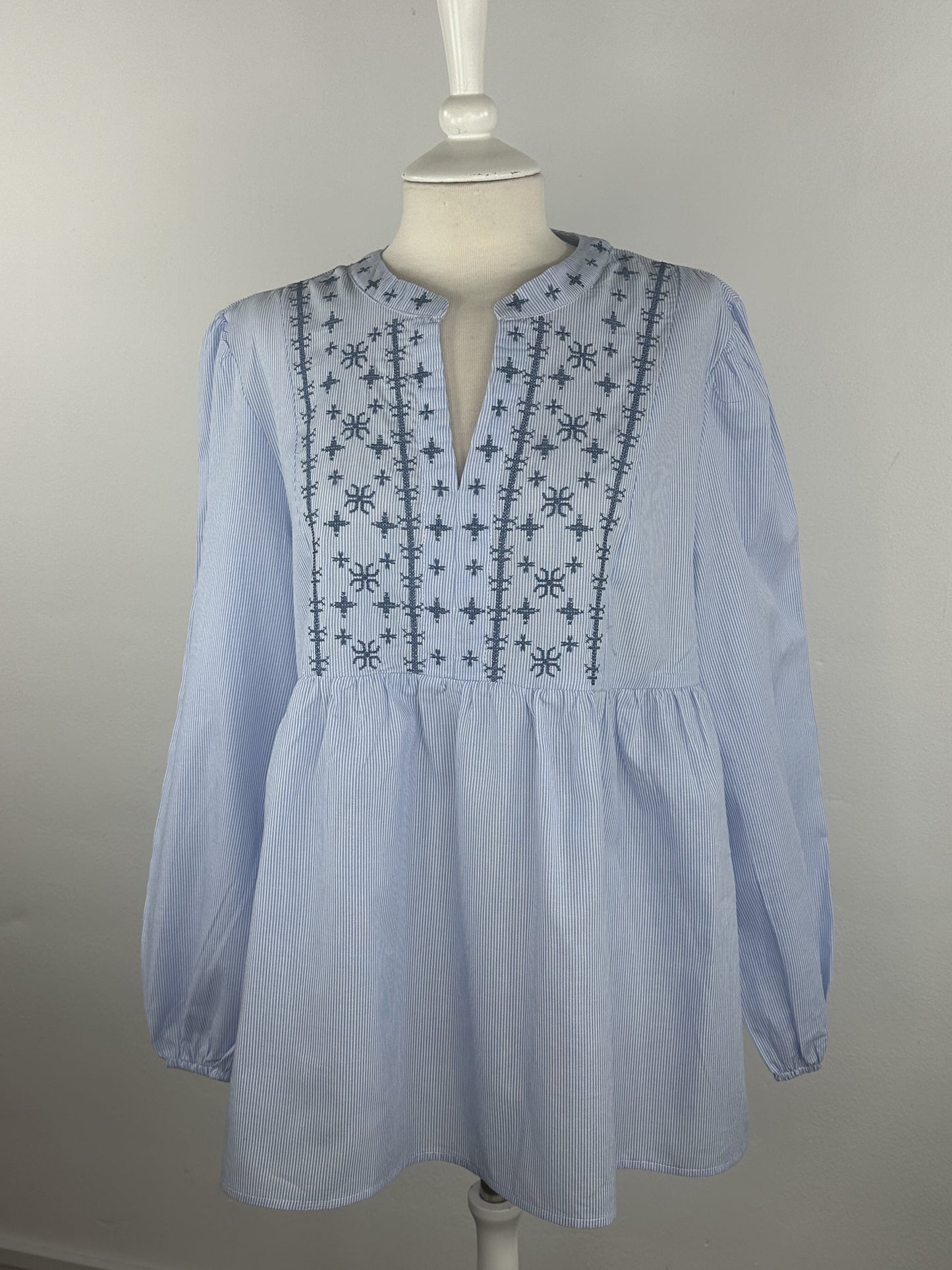 BLUSA RAYAS BORDADAS