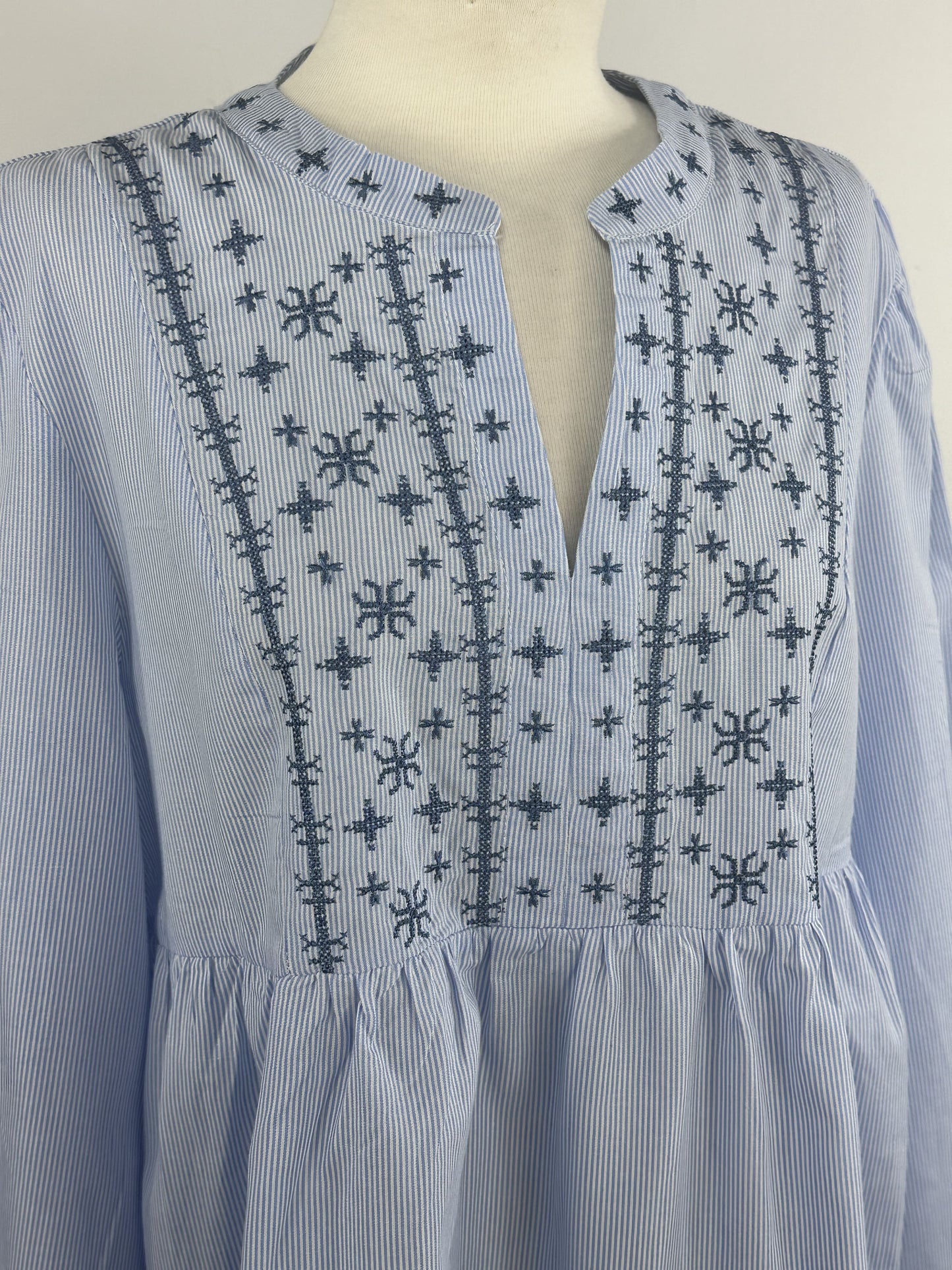 BLUSA RAYAS BORDADAS