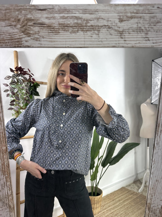 BLUSA CUELLO VOLANTE ESTAMPADA
