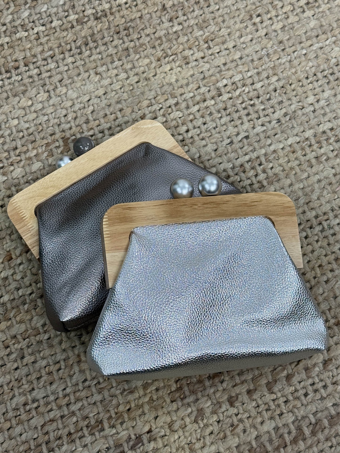 BOLSO RELIEVE METALIZADO