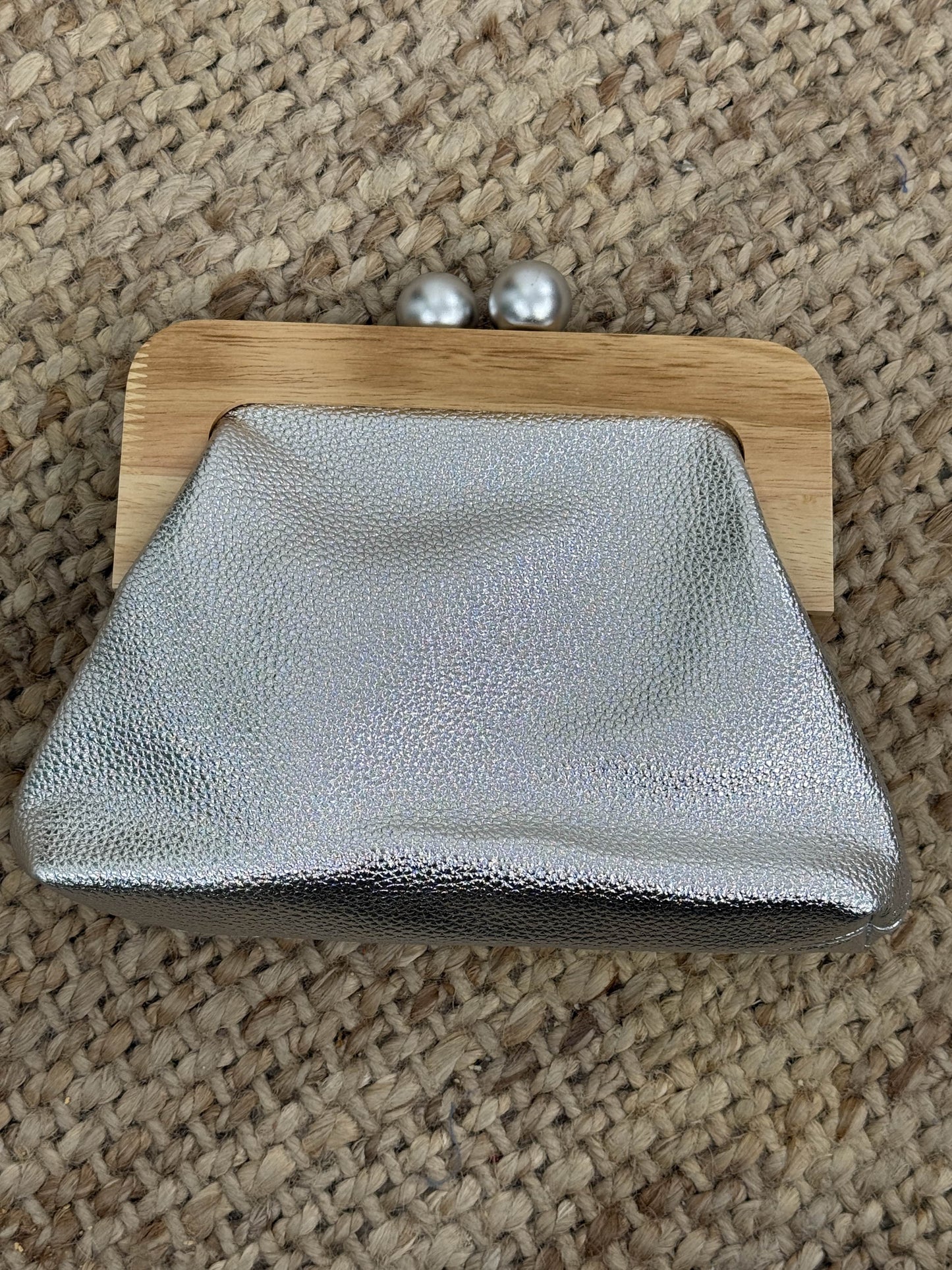 BOLSO RELIEVE METALIZADO