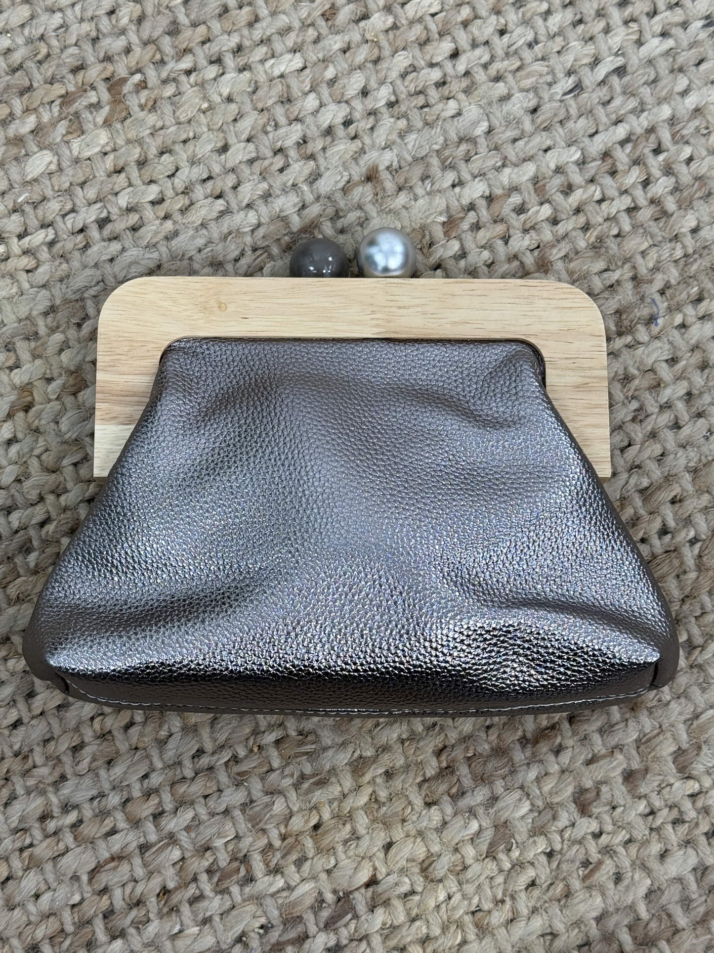 BOLSO RELIEVE METALIZADO