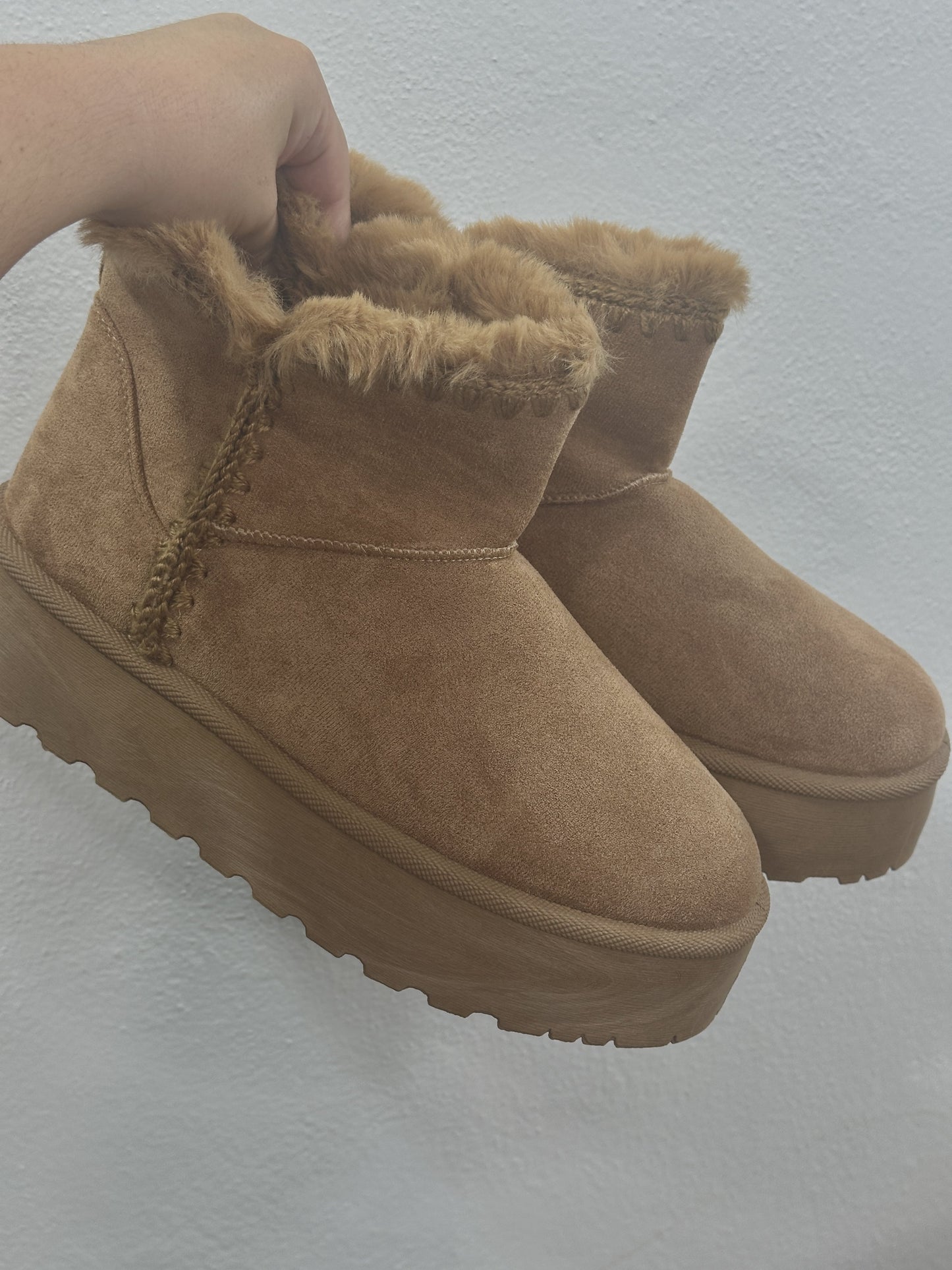 BOTA PLATAFORMA DE COSTURA