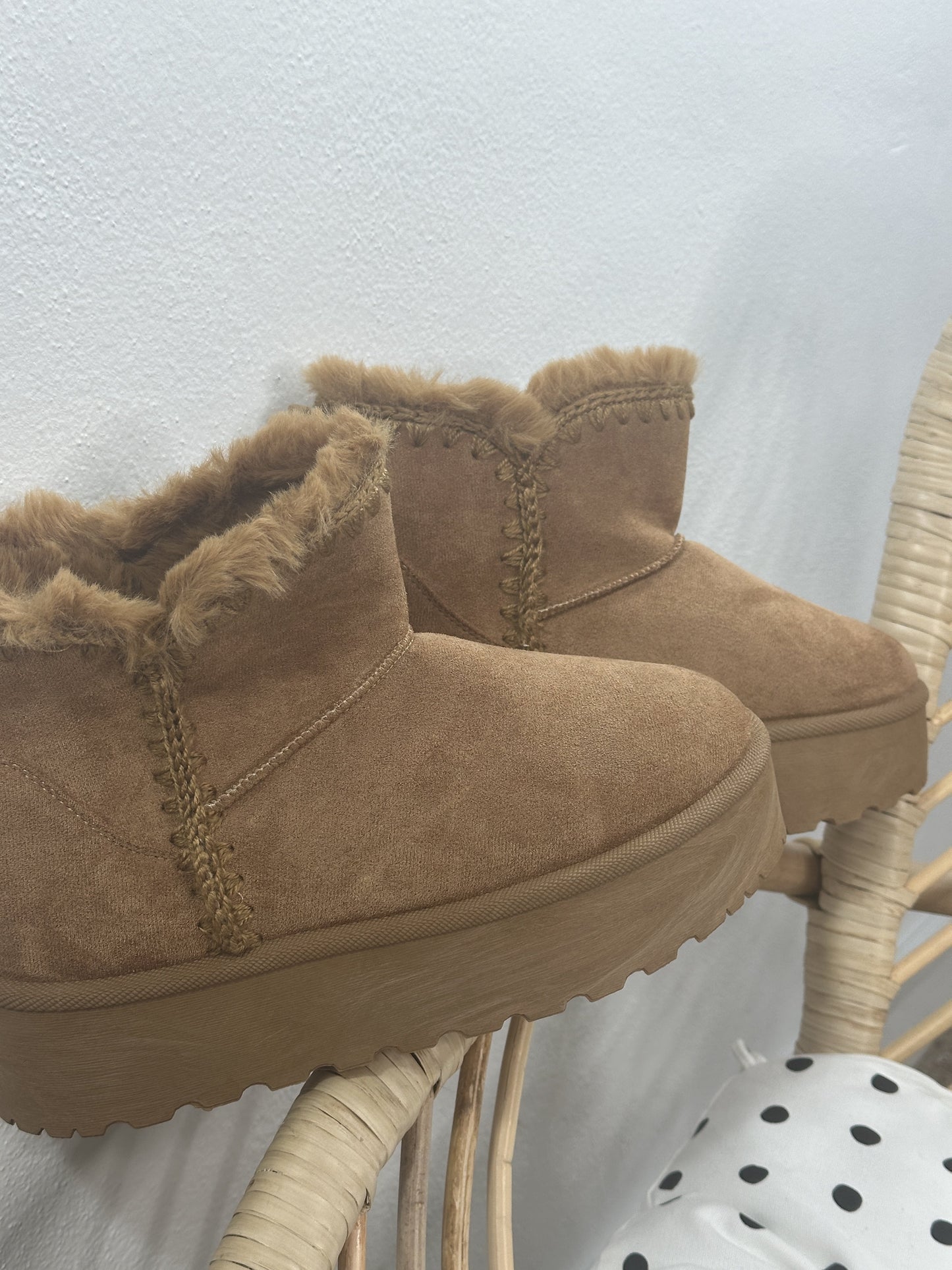 BOTA PLATAFORMA DE COSTURA