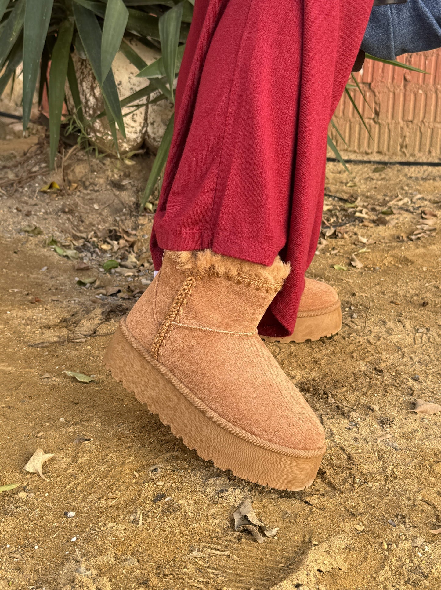 BOTA PLATAFORMA DE COSTURA